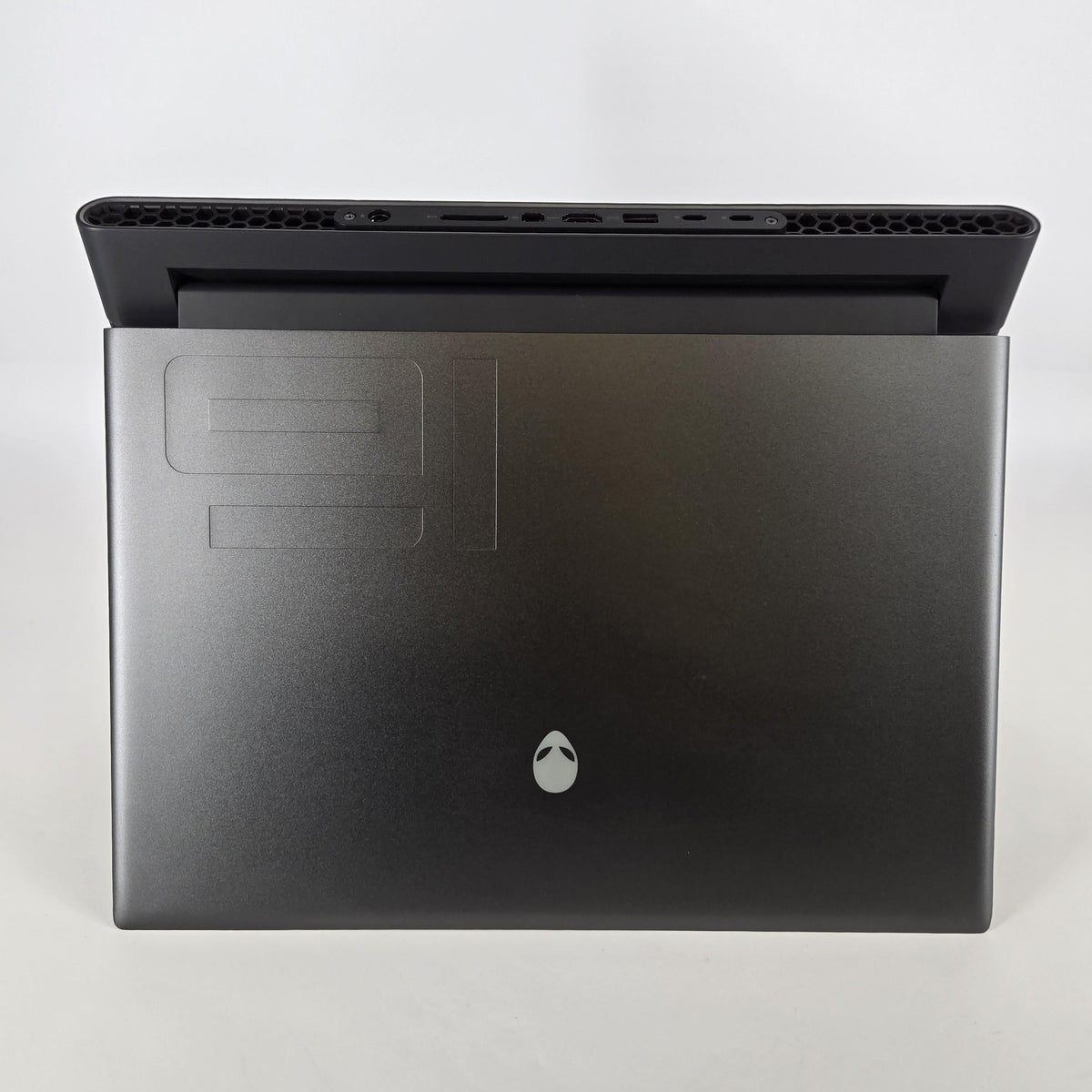 Dell Alienware M16 R1 Black 3.0 GHz AMD Ryzen 9 7845HX 16GB RAM 1TB Solid State Drive NVIDIA GeForce RTX 4080 12 GB