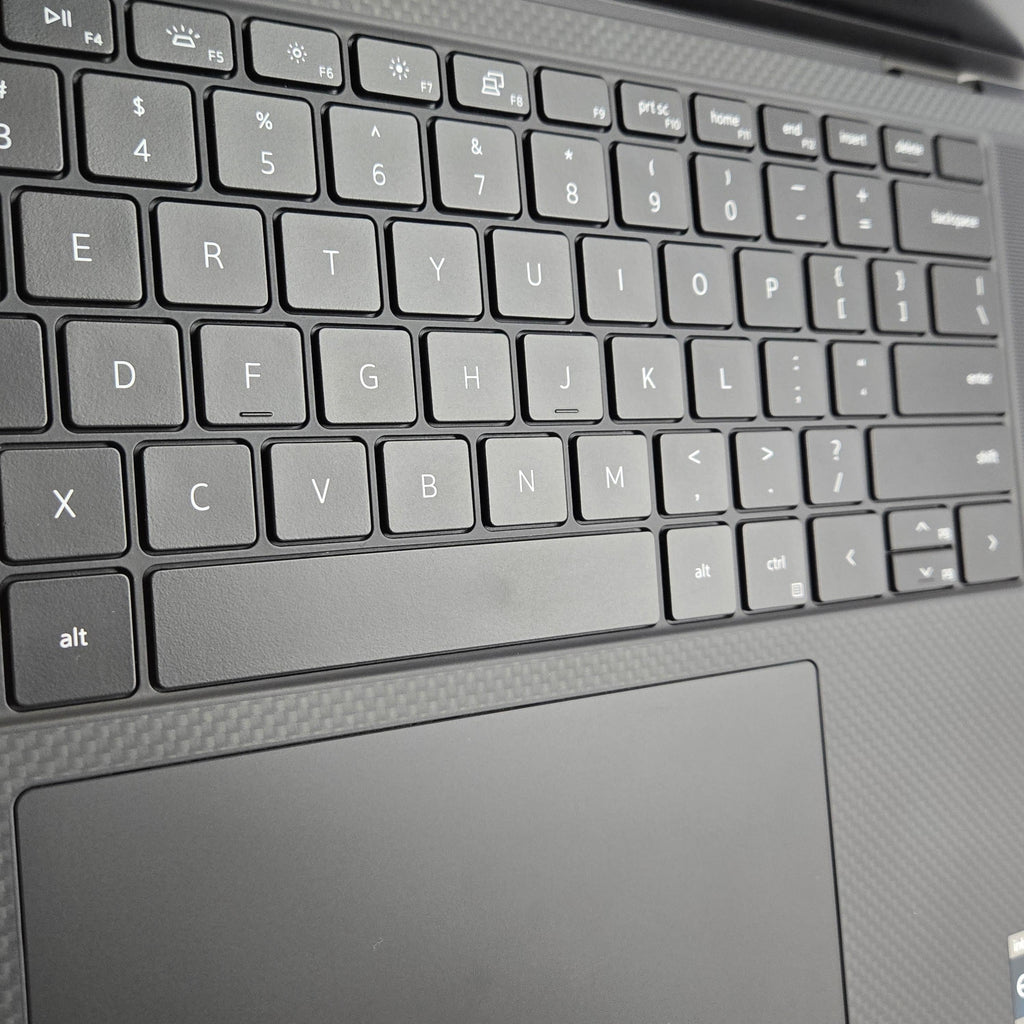 Dell XPS 15 9530 Silver 2.4 GHz Intel Core i7 13th Gen. 32GB RAM 1TB Solid State Drive