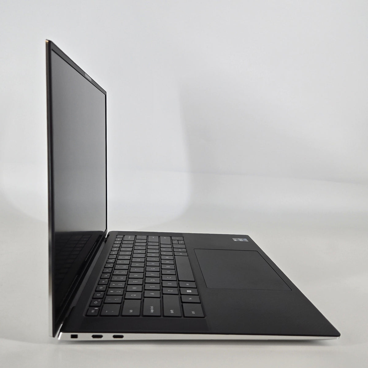 Dell XPS 15 9530 Silver 2.4 GHz Intel Core i7 13th Gen. 32GB RAM 1TB Solid State Drive