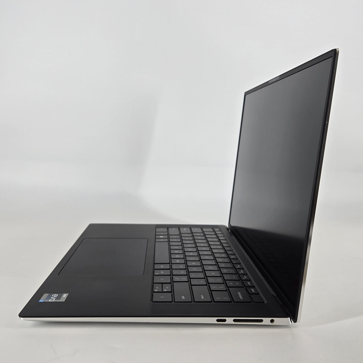 Dell XPS 15 9530 Silver 2.4 GHz Intel Core i7 13th Gen. 32GB RAM 1TB Solid State Drive