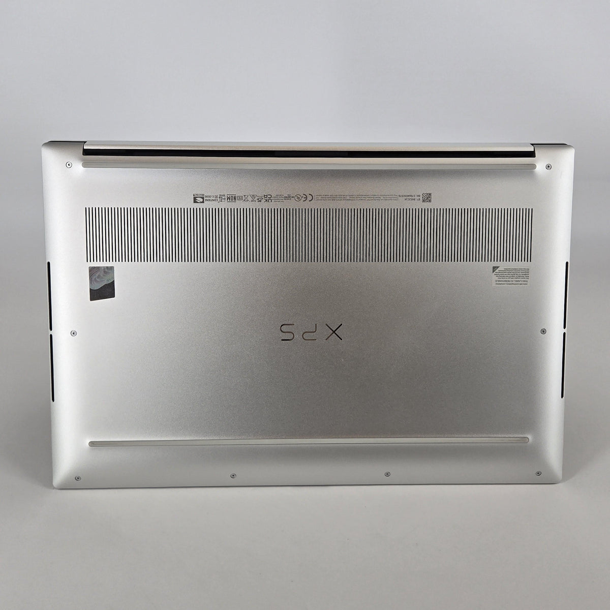 Dell XPS 15 9530 Silver 2.4 GHz Intel Core i7 13th Gen. 32GB RAM 1TB Solid State Drive