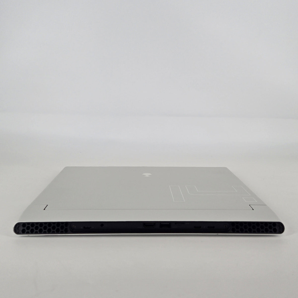Dell Alienware X14 R1 White 2.3 GHz Intel Core i7 12th Gen. 32GB RAM 1TB Solid State Drive NVIDIA GeForce RTX 3060 6 GB
