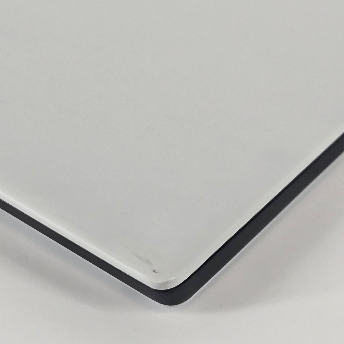 Dell Alienware X14 R1 White 2.3 GHz Intel Core i7 12th Gen. 32GB RAM 1TB Solid State Drive NVIDIA GeForce RTX 3060 6 GB