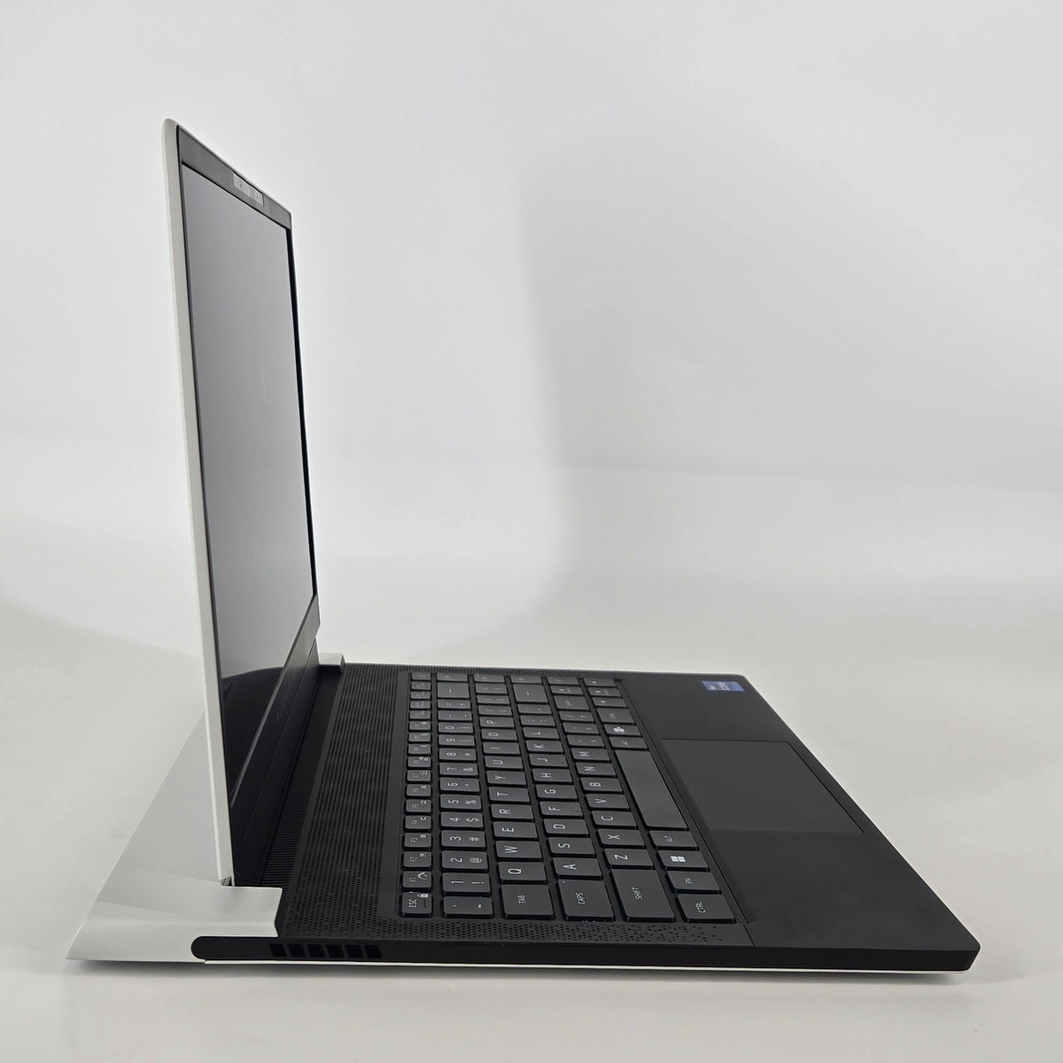 Dell Alienware X14 R1 White 2.3 GHz Intel Core i7 12th Gen. 32GB RAM 1TB Solid State Drive NVIDIA GeForce RTX 3060 6 GB