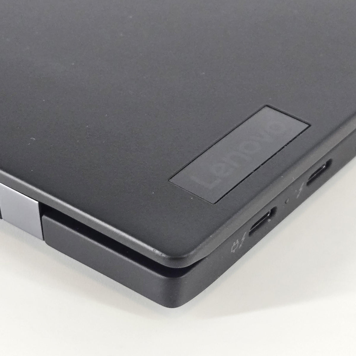 Lenovo ThinkPad X1 Carbon Gen 11 14 Gray 1.3 GHz Intel Core i5 13th Gen. 16GB RAM 256GB Solid State Drive