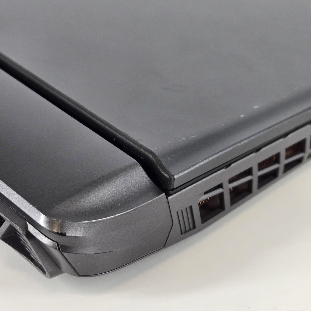 MSI Vector 17 HX 17 Gray 2.2 GHz Intel Core i9 14th Gen. 32GB RAM 1TB Solid State Drive NVIDIA GeForce RTX 4070 8 GB