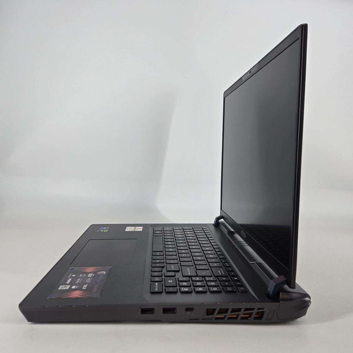 MSI Vector 17 HX 17 Gray 2.2 GHz Intel Core i9 14th Gen. 32GB RAM 1TB Solid State Drive NVIDIA GeForce RTX 4070 8 GB