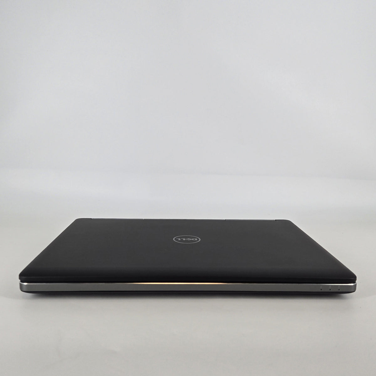 Dell Precision 7520 15.6 Gray 2.7 GHz Intel Core i7 6th Gen. 16GB RAM 512GB Hard Disk Drive