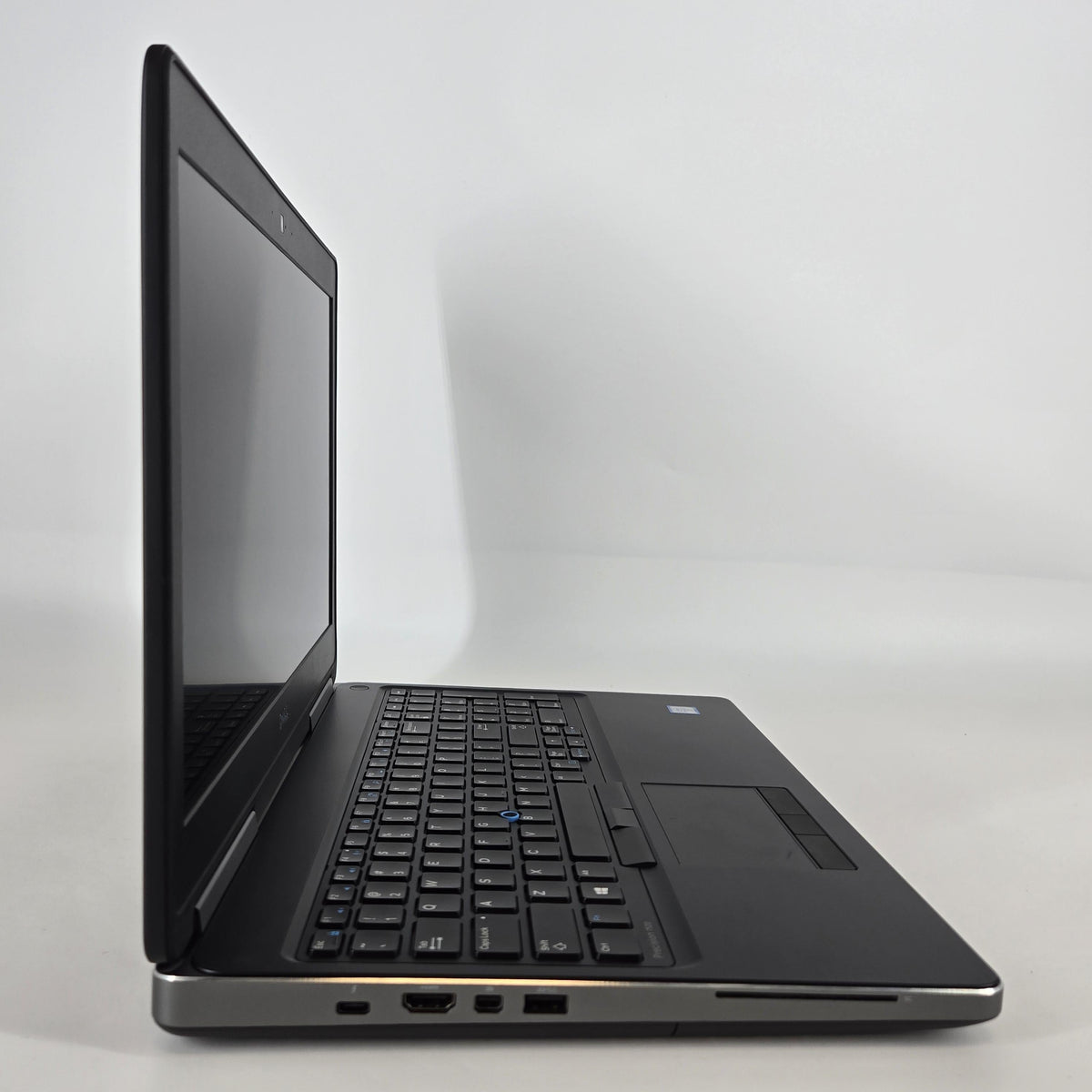 Dell Precision 7520 15.6 Gray 2.7 GHz Intel Core i7 6th Gen. 16GB RAM 512GB Hard Disk Drive