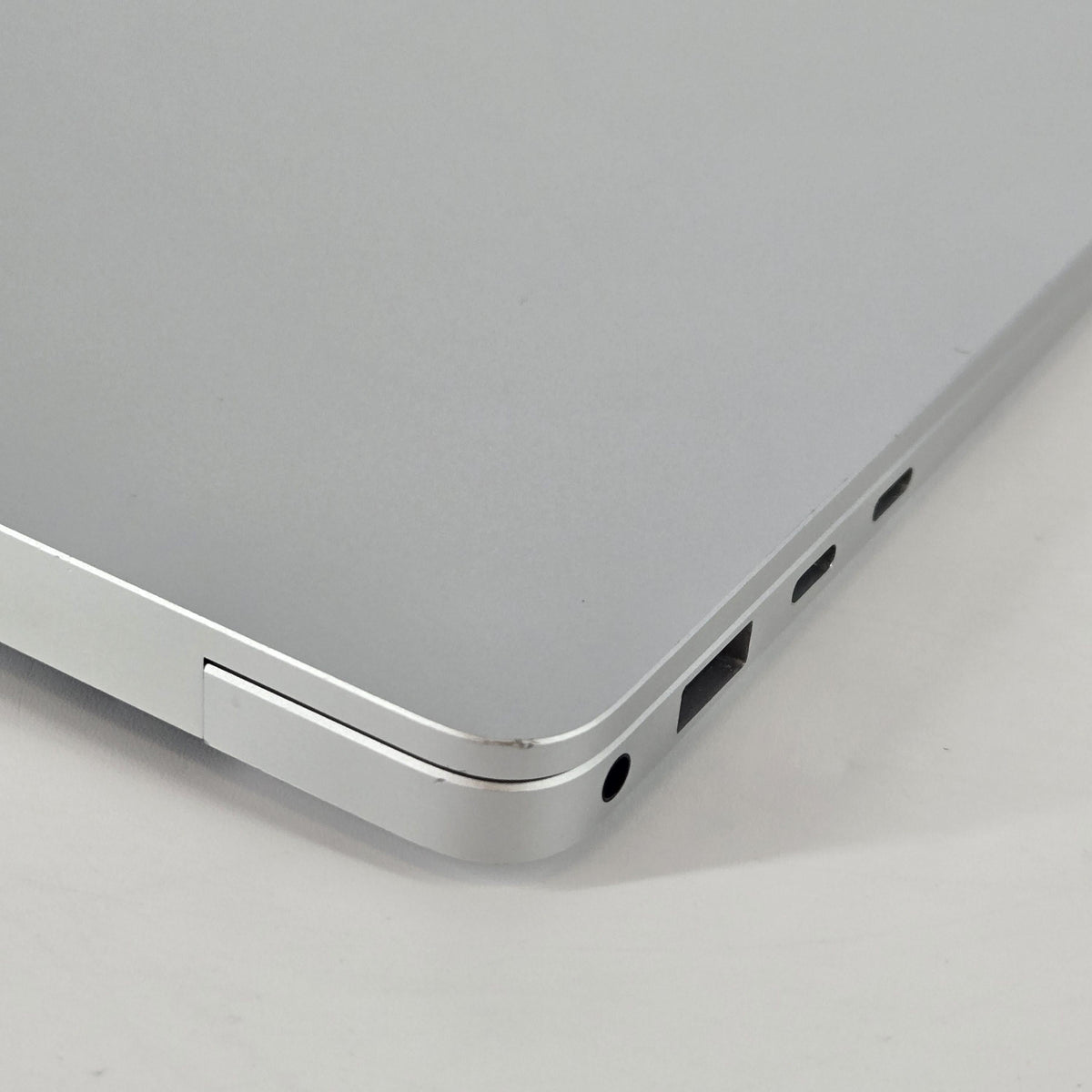 Surface Laptop 7 13.8 Platinum WiFi 3.4 GHz Qualcomm Snapdragon X Elite 16GB RAM 512GB Solid State Drive