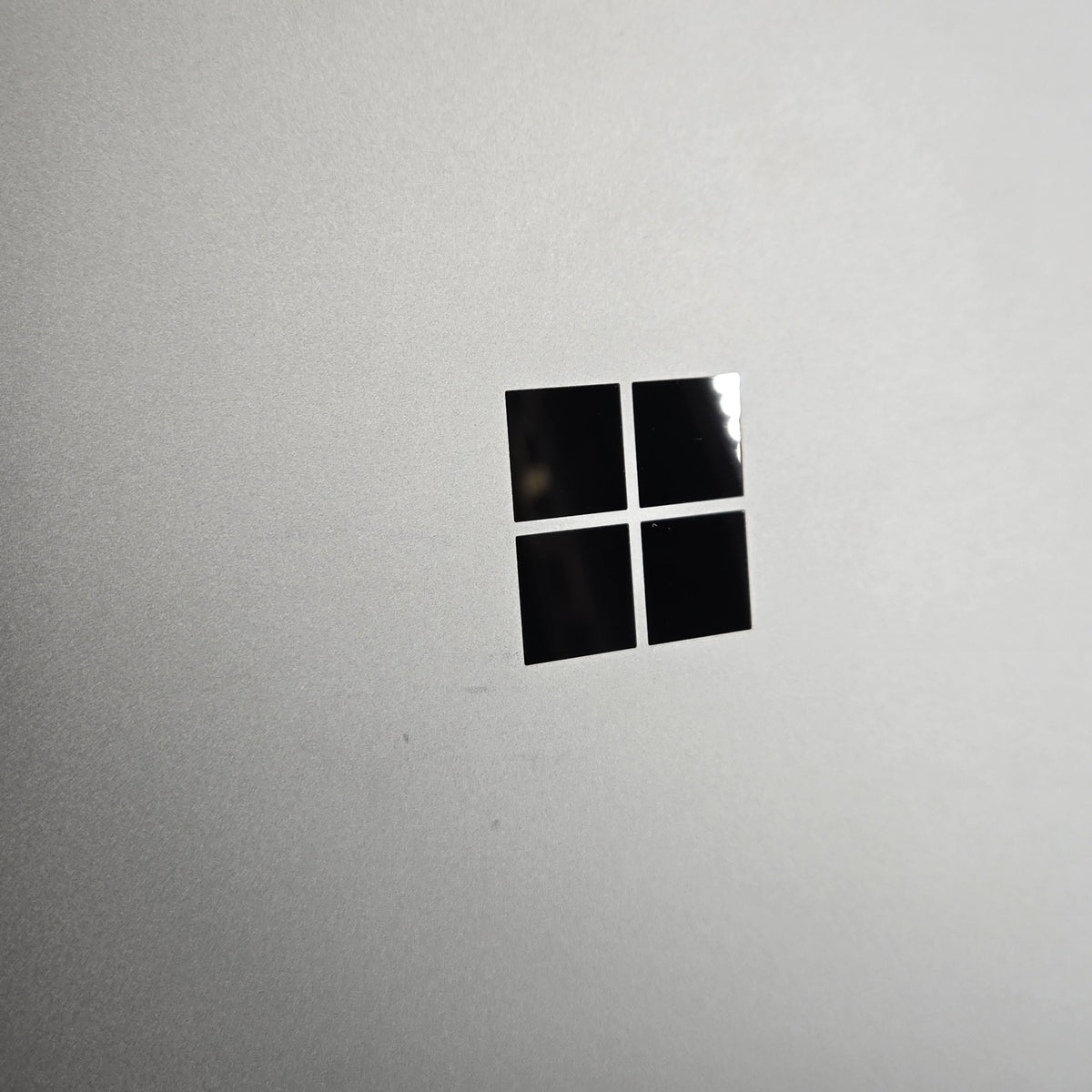 Surface Laptop 7 13.8 Platinum WiFi 3.4 GHz Qualcomm Snapdragon X Elite 16GB RAM 512GB Solid State Drive