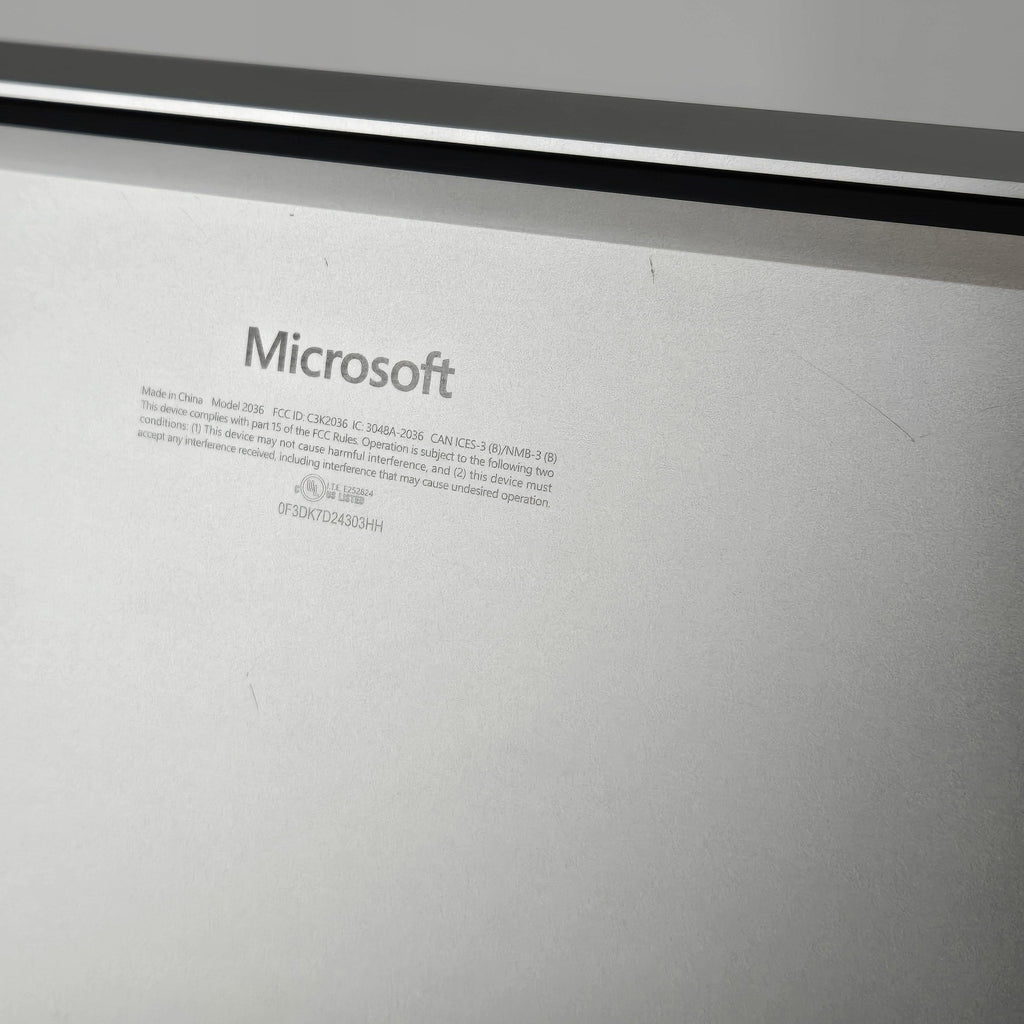 Surface Laptop 7 13.8 Platinum WiFi 3.4 GHz Qualcomm Snapdragon X Elite 16GB RAM 512GB Solid State Drive