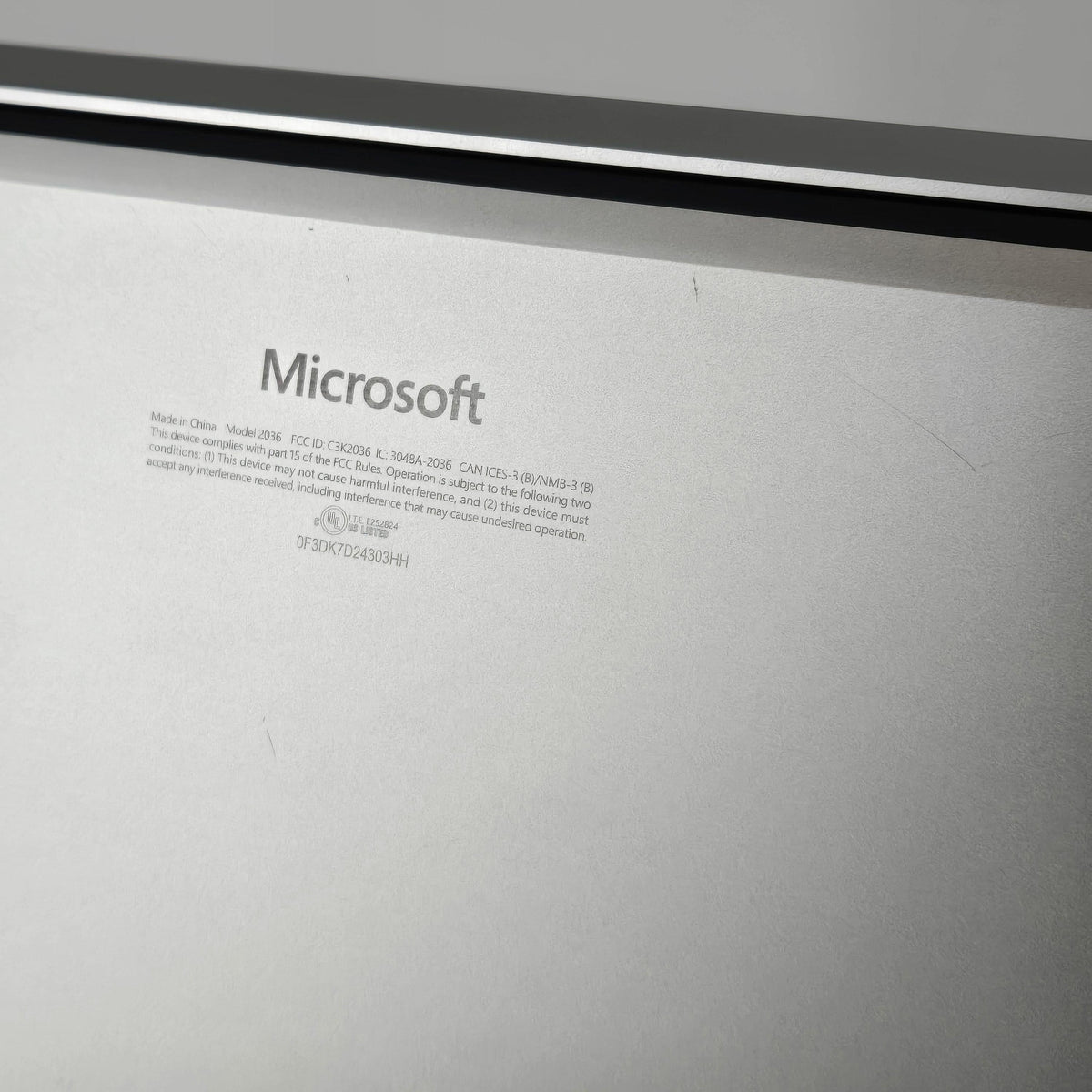 Surface Laptop 7 13.8 Platinum WiFi 3.4 GHz Qualcomm Snapdragon X Elite 16GB RAM 512GB Solid State Drive