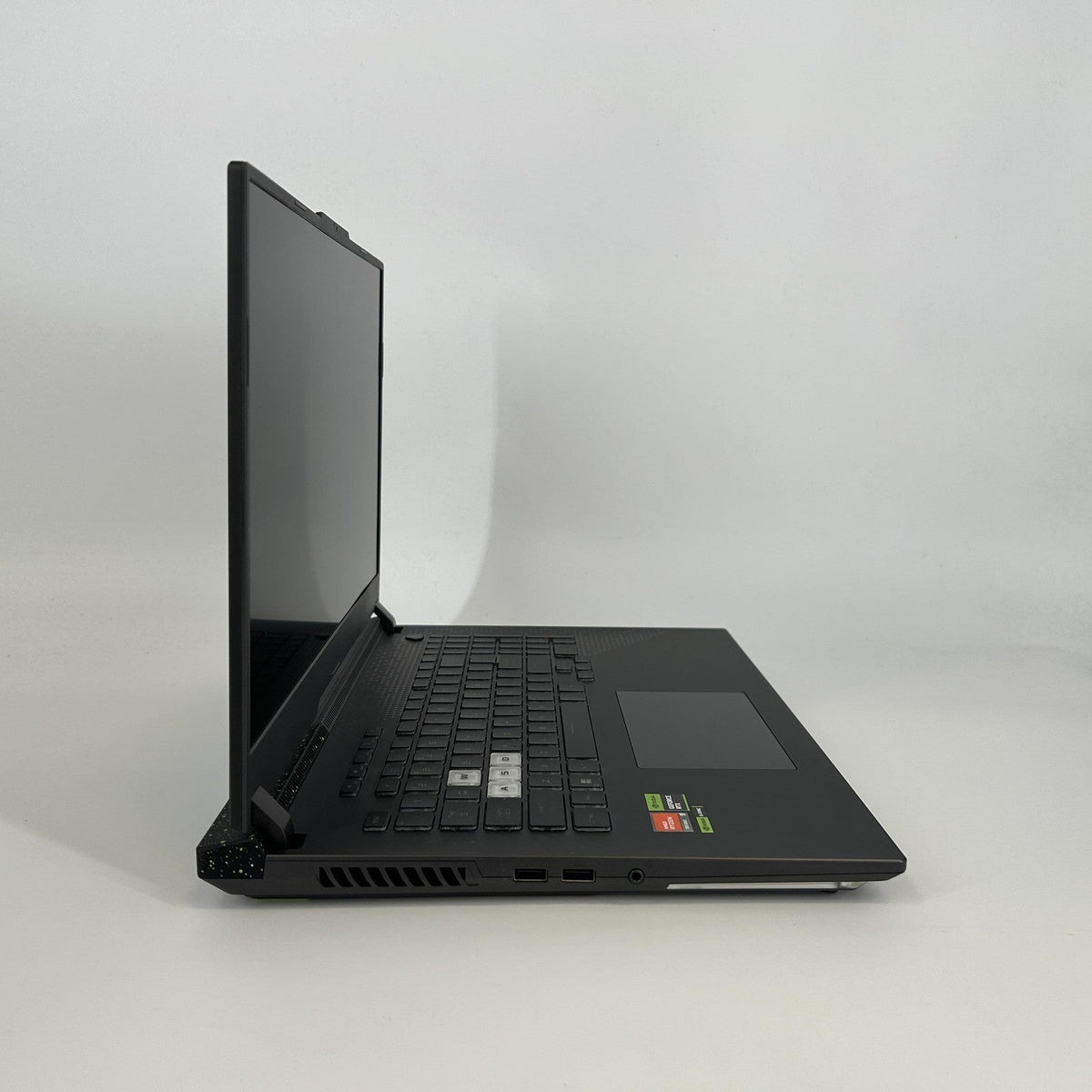 Asus ROG Strix G17 G713 17.3 Gray 3.0 GHz AMD Ryzen 9 7845HX 16GB RAM 1TB Solid State Drive NVIDIA GeForce RTX 4060 8 GB