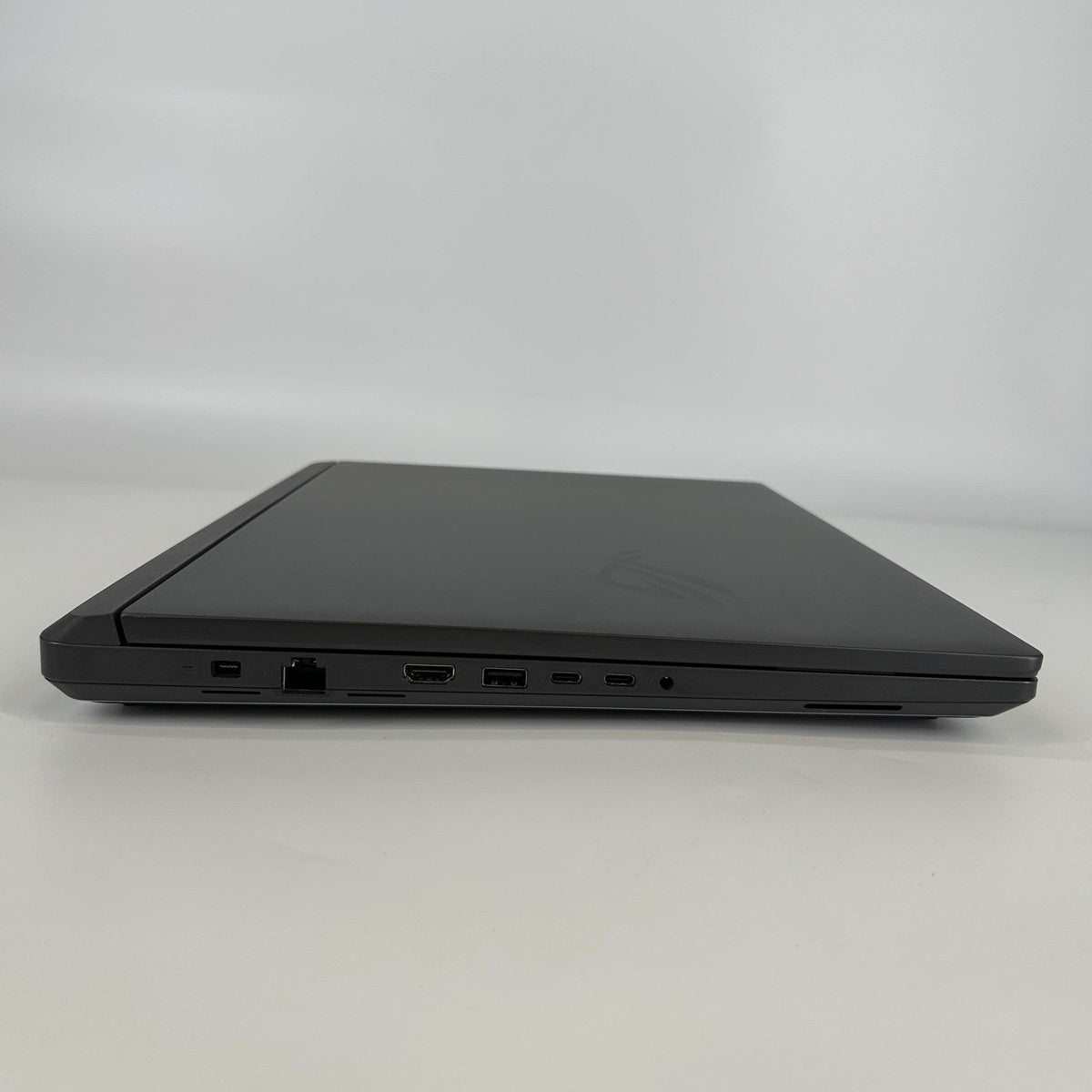Asus ROG Strix G18 G815 18 Black 2.7 GHz Intel Core Ultra 9 Series 2 32GB RAM 2TB Solid State Drive NVIDIA GeForce RTX 5070 8 GB