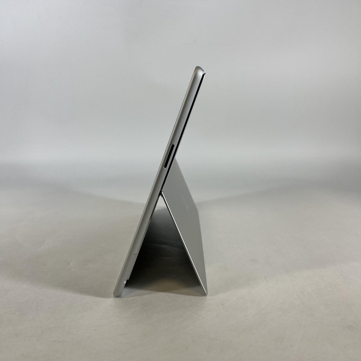Microsoft Surface Pro 9 13 Platinum WiFi 2.7 GHz Intel Core i7 12th Gen. 16GB RAM 256GB Solid State Drive