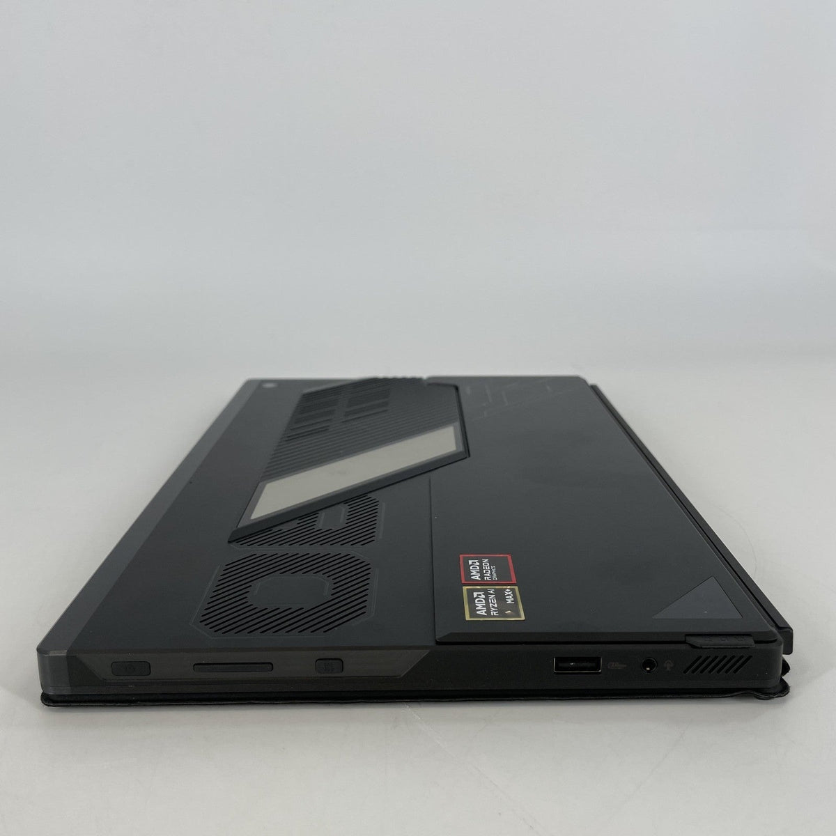 Asus ROG Flow Z13 GZ302 13.4 Black 3.0 GHz AMD Ryzen AI MAX+ 395 32GB RAM 2TB Solid State Drive