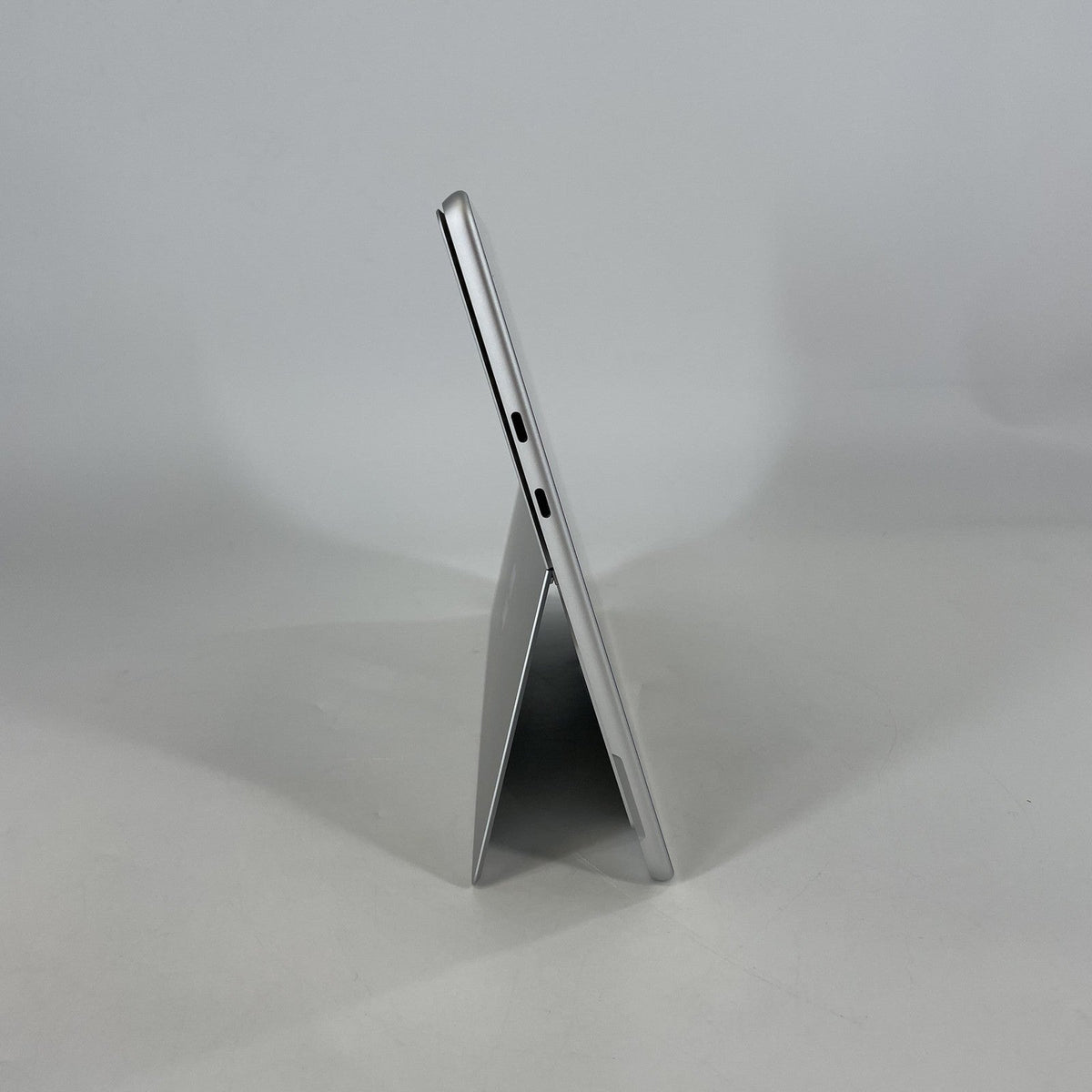Microsoft Surface Pro 11 13 Silver WiFi 3.4 GHz Qualcomm Snapdragon X Plus 16GB RAM 256GB Solid State Drive