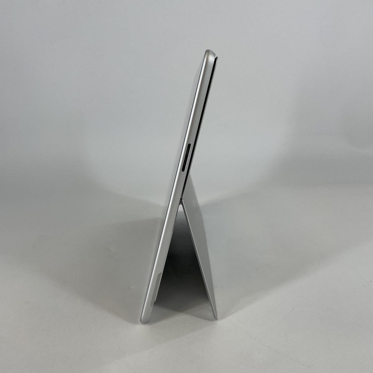 Microsoft Surface Pro 11 13 Silver WiFi 3.4 GHz Qualcomm Snapdragon X Plus 16GB RAM 256GB Solid State Drive