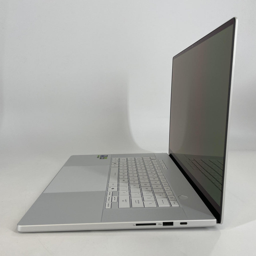 ROG Zephyrus G16 GU605 16 White 2.9 GHz Intel Core Ultra 9 Series 2 32GB RAM 2TB Solid State Drive NVIDIA GeForce RTX 5070 Ti 12 GB