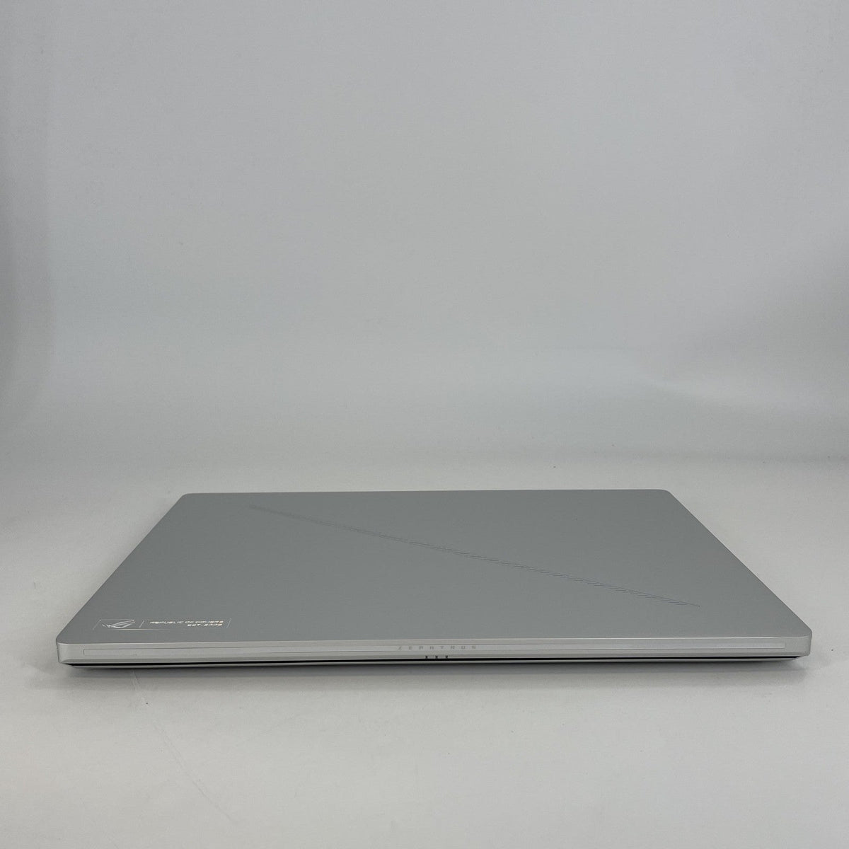 ROG Zephyrus G16 GU605 16 White 2.9 GHz Intel Core Ultra 9 Series 2 32GB RAM 2TB Solid State Drive NVIDIA GeForce RTX 5070 Ti 12 GB
