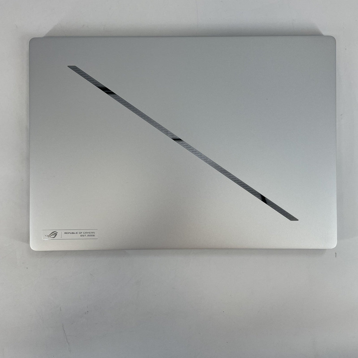ROG Zephyrus G16 GU605 16 White 2.9 GHz Intel Core Ultra 9 Series 2 32GB RAM 2TB Solid State Drive NVIDIA GeForce RTX 5070 Ti 12 GB