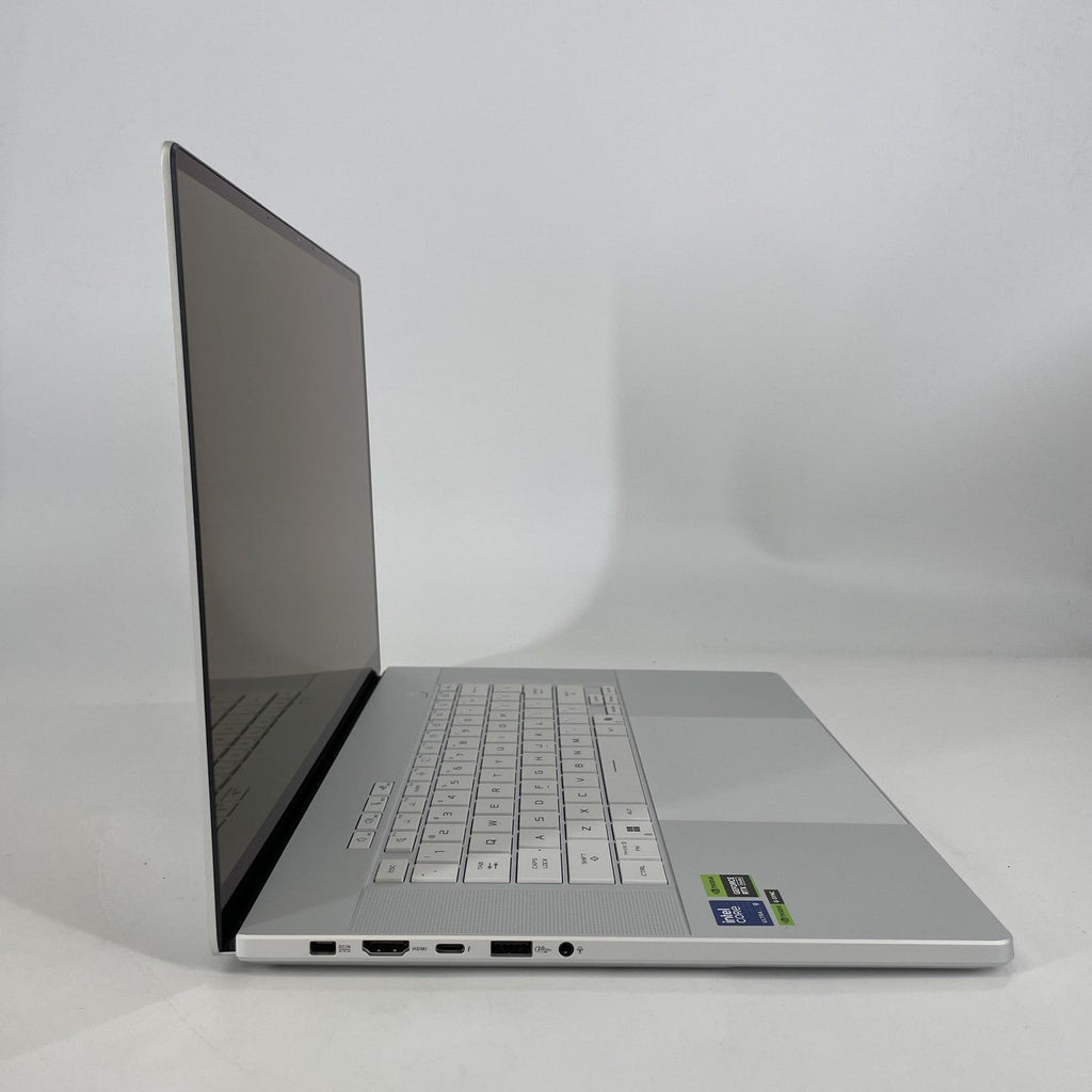 ROG Zephyrus G16 GU605 16 White 2.9 GHz Intel Core Ultra 9 Series 2 32GB RAM 2TB Solid State Drive NVIDIA GeForce RTX 5070 Ti 12 GB