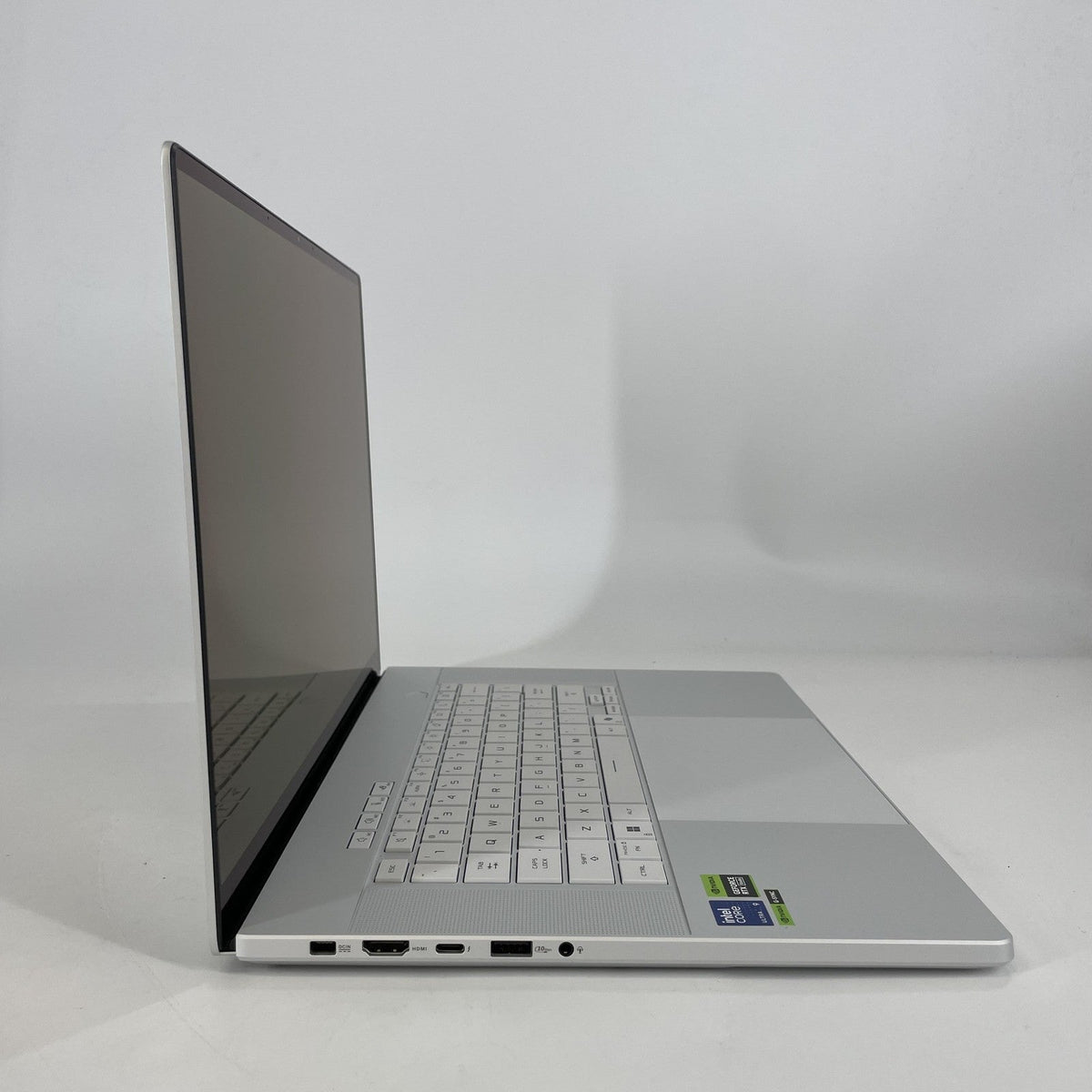 ROG Zephyrus G16 GU605 16 White 2.9 GHz Intel Core Ultra 9 Series 2 32GB RAM 2TB Solid State Drive NVIDIA GeForce RTX 5070 Ti 12 GB