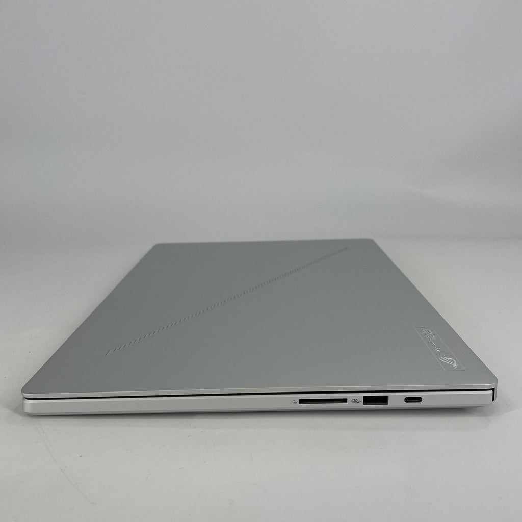 ROG Zephyrus G16 GU605 16 White 2.9 GHz Intel Core Ultra 9 Series 2 32GB RAM 2TB Solid State Drive NVIDIA GeForce RTX 5070 Ti 12 GB