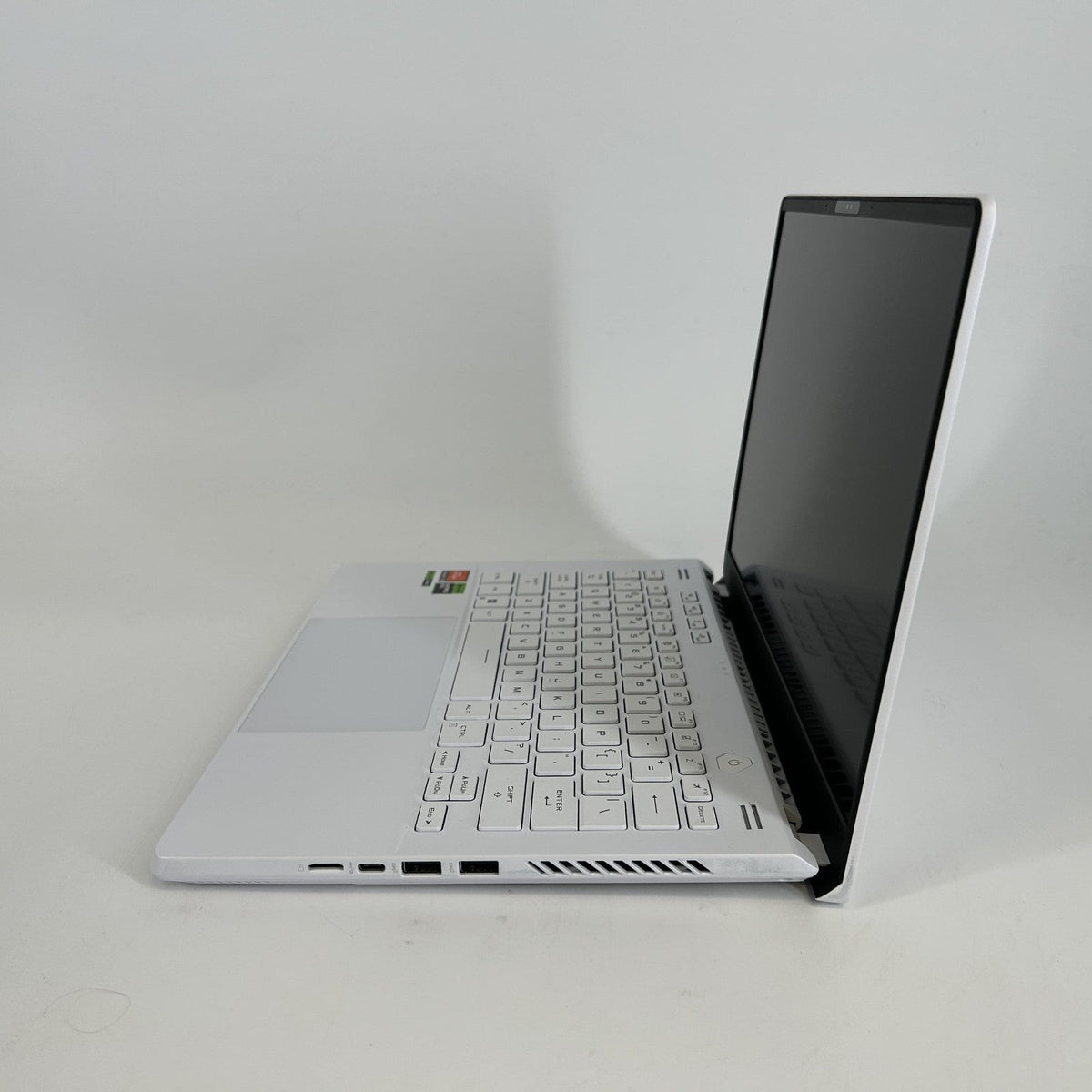 Asus ROG Zephyrus G14 GA402 14 White 4.0 GHz AMD Ryzen 9 7940HS 16GB RAM 512GB Solid State Drive NVIDIA GeForce RTX 4060 8 GB