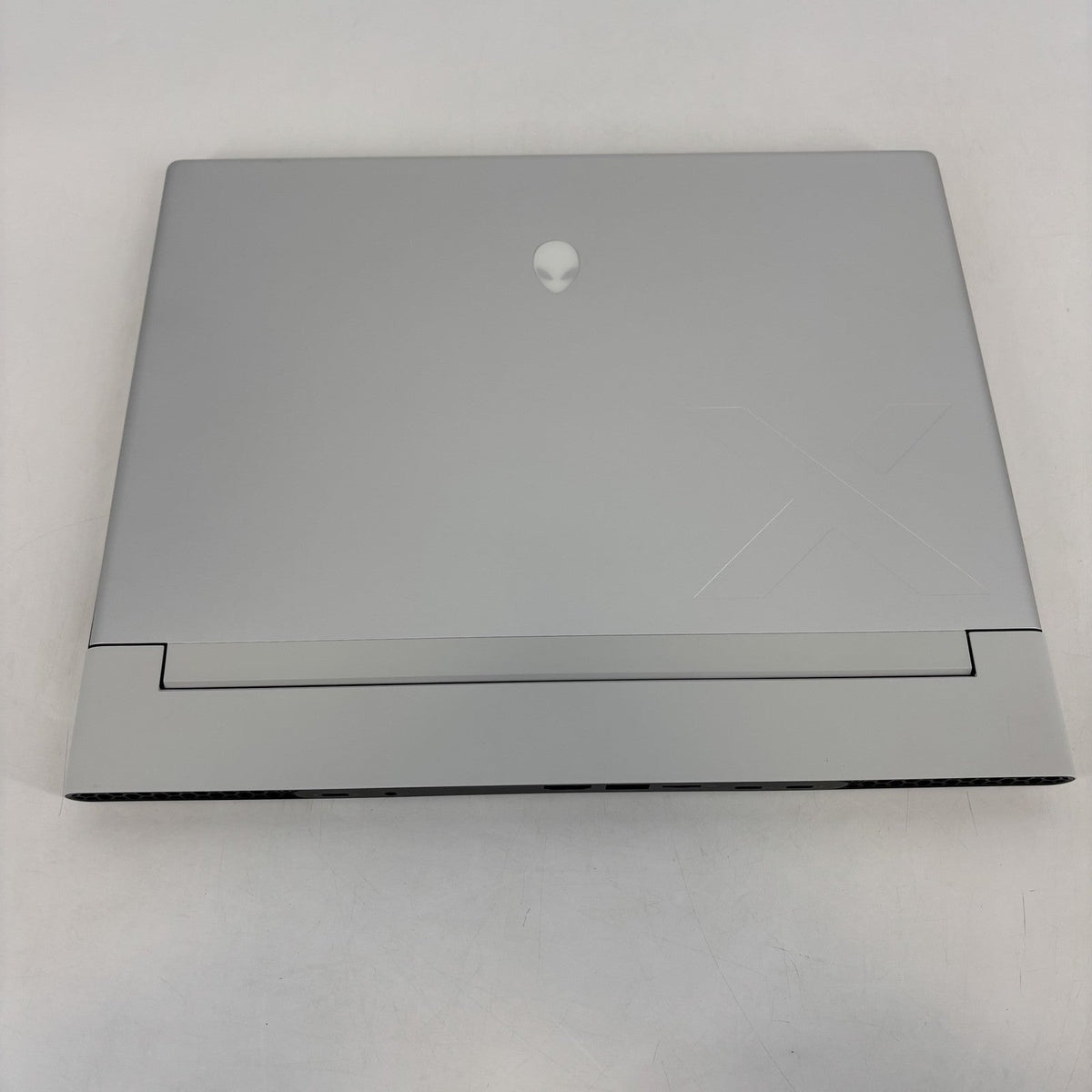 Dell Alienware X14 R2 Silver 2.4 GHz Intel Core i7 13th Gen. 32GB RAM 1TB Solid State Drive NVIDIA GeForce RTX 4060 8 GB