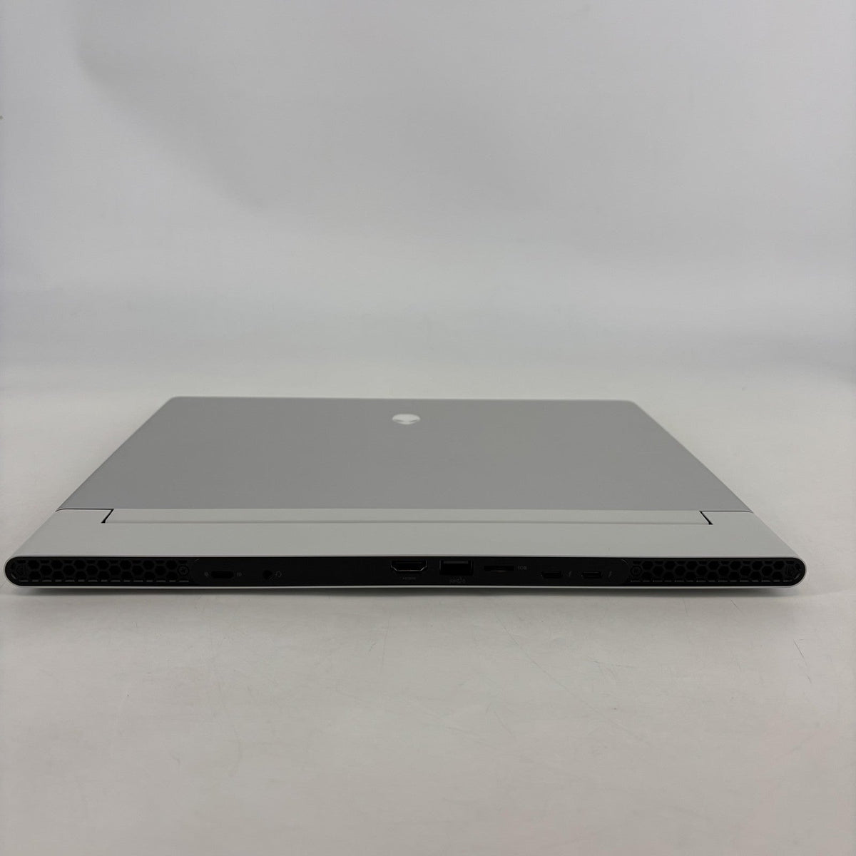 Dell Alienware X14 R2 Silver 2.4 GHz Intel Core i7 13th Gen. 32GB RAM 1TB Solid State Drive NVIDIA GeForce RTX 4060 8 GB
