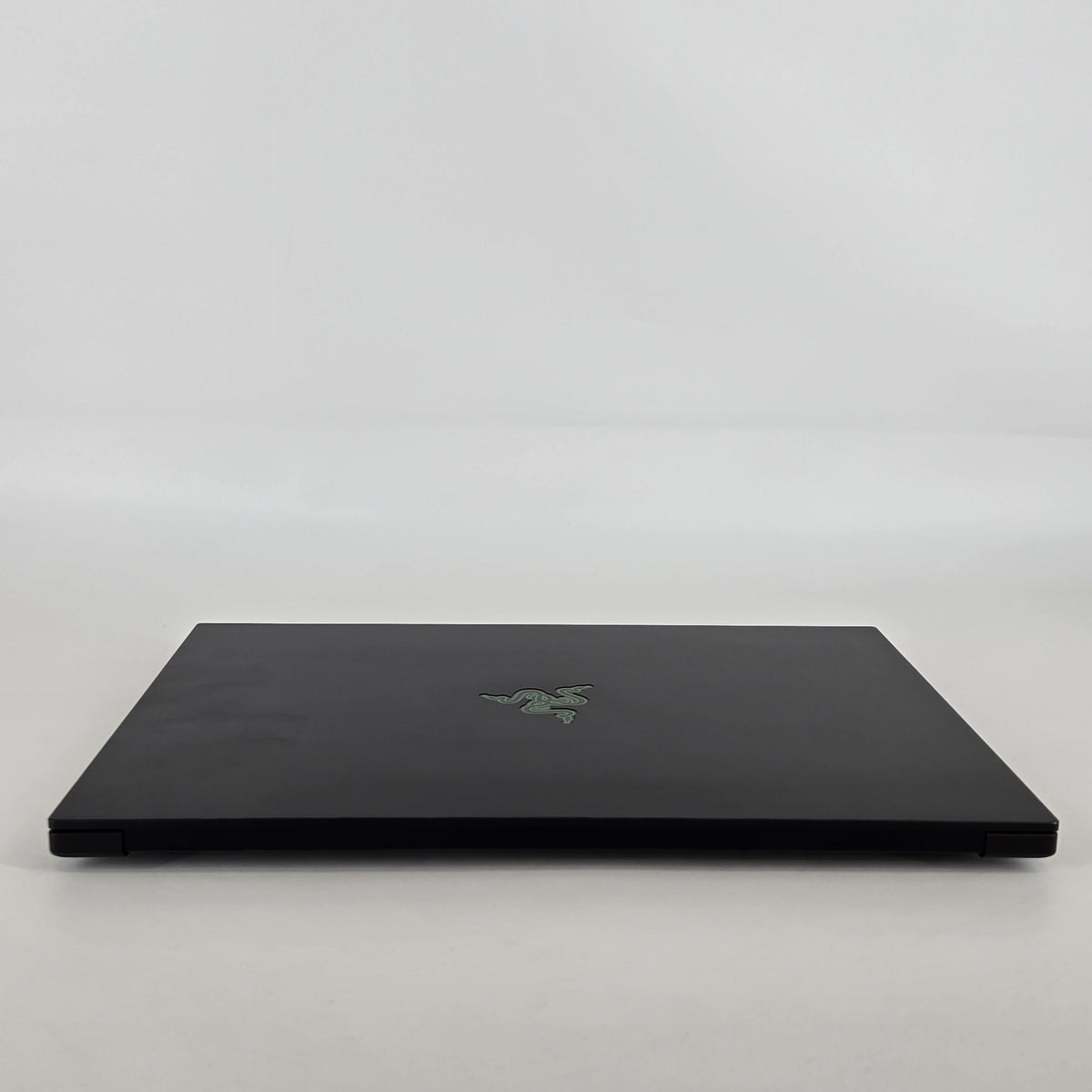 Razer Blade 16 2025 Black 2.0 GHz AMD Ryzen AI 9 365 16GB RAM 1TB Solid State Drive NVIDIA GeForce RTX 5060 8 GB