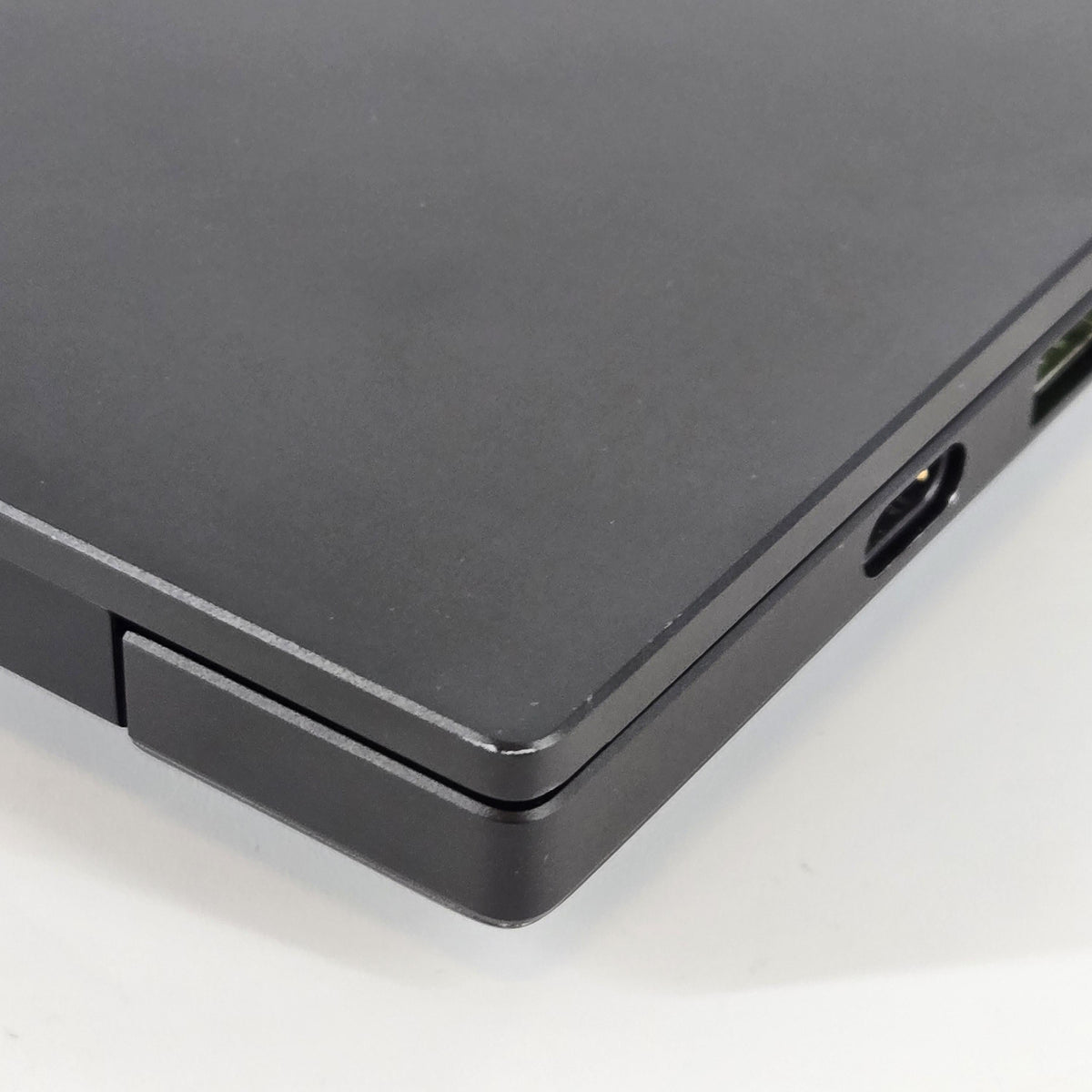 Razer Blade 16 2025 Black 2.0 GHz AMD Ryzen AI 9 365 16GB RAM 1TB Solid State Drive NVIDIA GeForce RTX 5060 8 GB