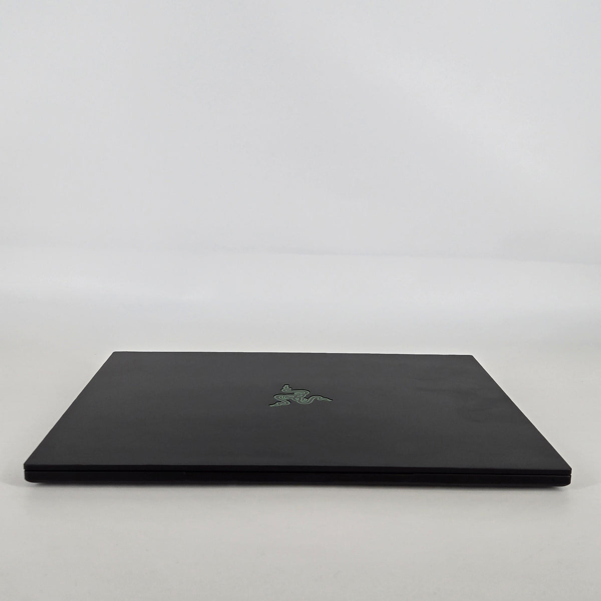 Razer Blade 16 2025 Black 2.0 GHz AMD Ryzen AI 9 365 16GB RAM 1TB Solid State Drive NVIDIA GeForce RTX 5060 8 GB