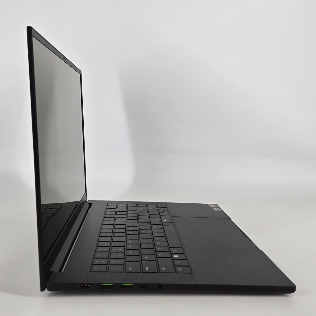 Razer Blade 16 2025 Black 2.0 GHz AMD Ryzen AI 9 365 16GB RAM 1TB Solid State Drive NVIDIA GeForce RTX 5060 8 GB