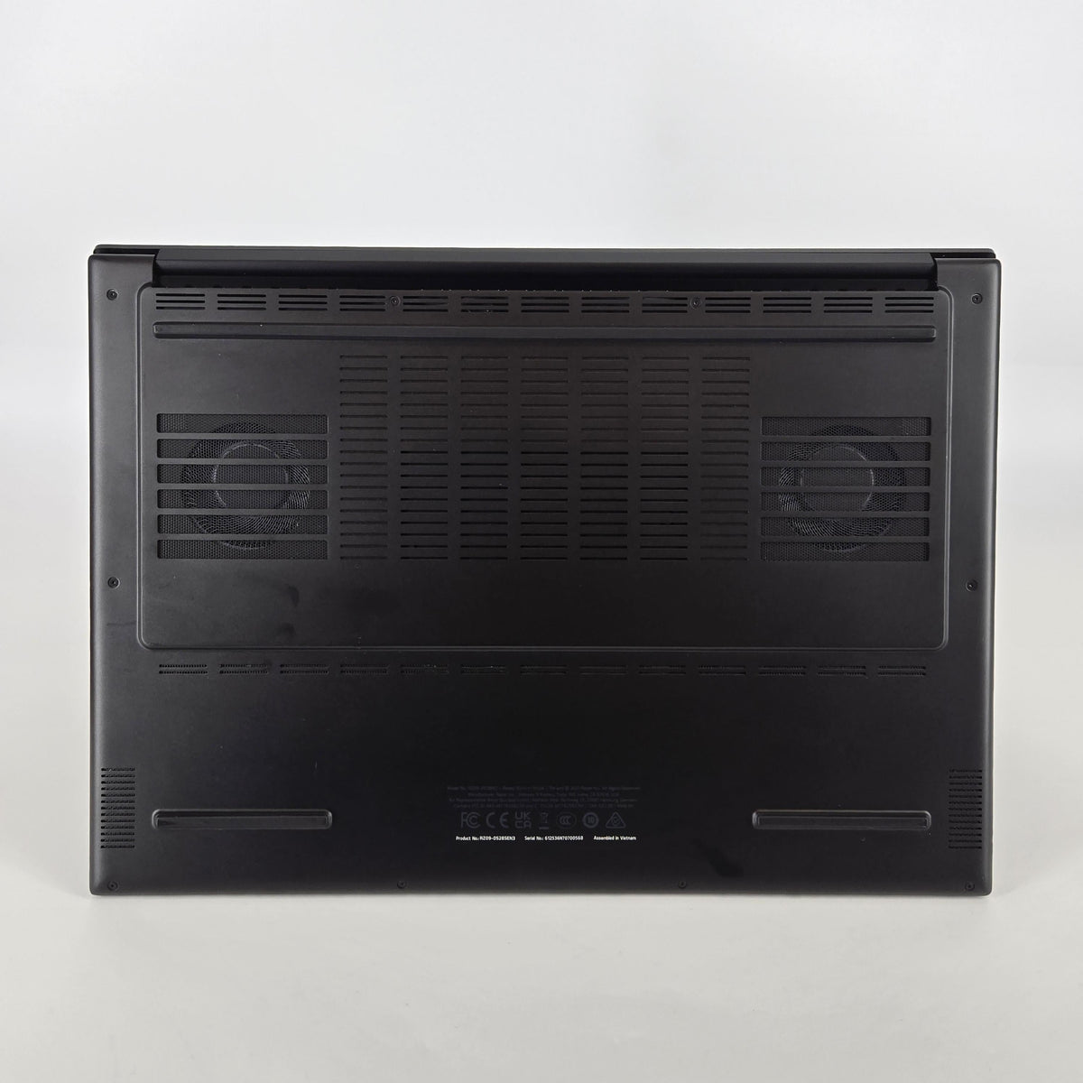Razer Blade 16 2025 Black 2.0 GHz AMD Ryzen AI 9 365 16GB RAM 1TB Solid State Drive NVIDIA GeForce RTX 5060 8 GB