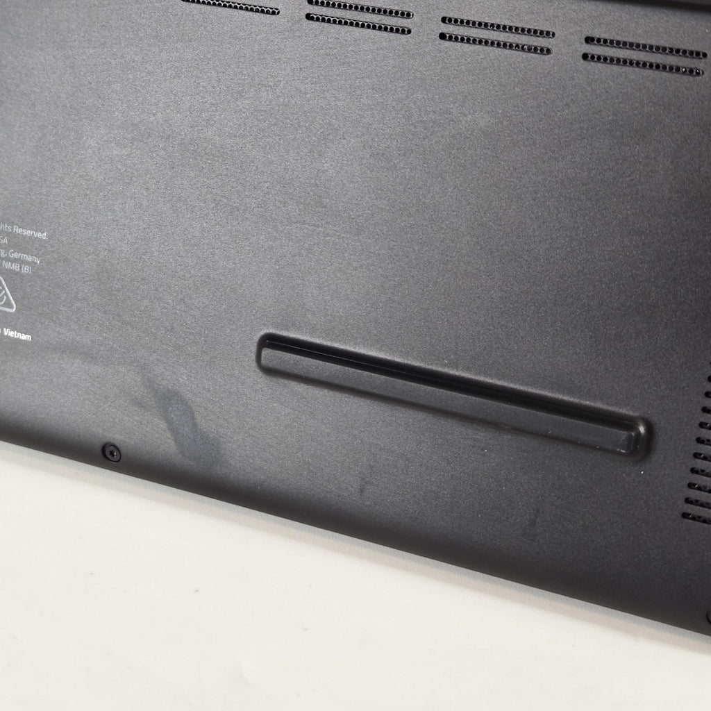 Razer Blade 16 2025 Black 2.0 GHz AMD Ryzen AI 9 365 16GB RAM 1TB Solid State Drive NVIDIA GeForce RTX 5060 8 GB