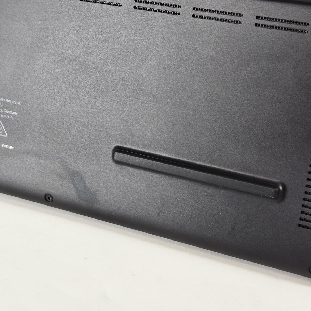 Razer Blade 16 2025 Black 2.0 GHz AMD Ryzen AI 9 365 16GB RAM 1TB Solid State Drive NVIDIA GeForce RTX 5060 8 GB