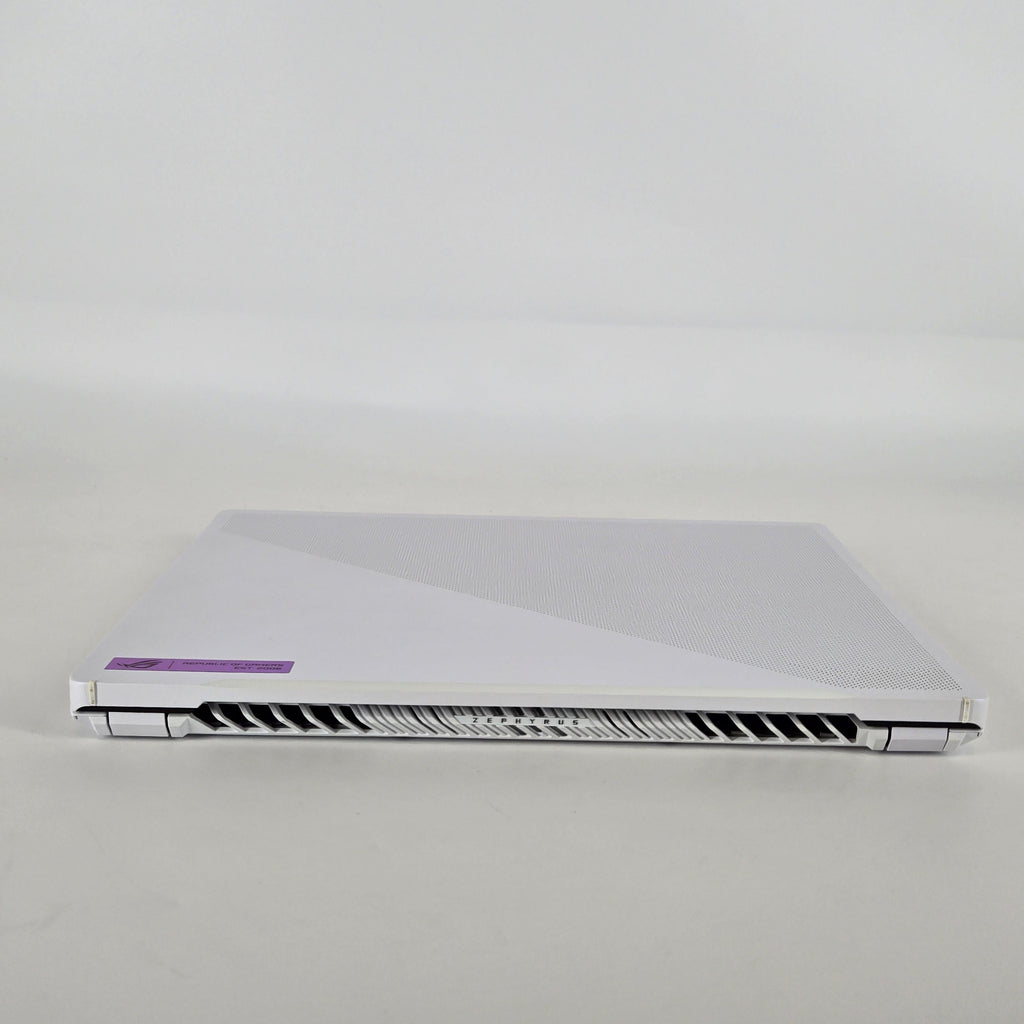 ROG Zephyrus G14 GA402 14 White 3.3 GHz AMD Ryzen 9 6900HS 32GB RAM 1TB Solid State Drive AMD Radeon RX 6800S 8 GB