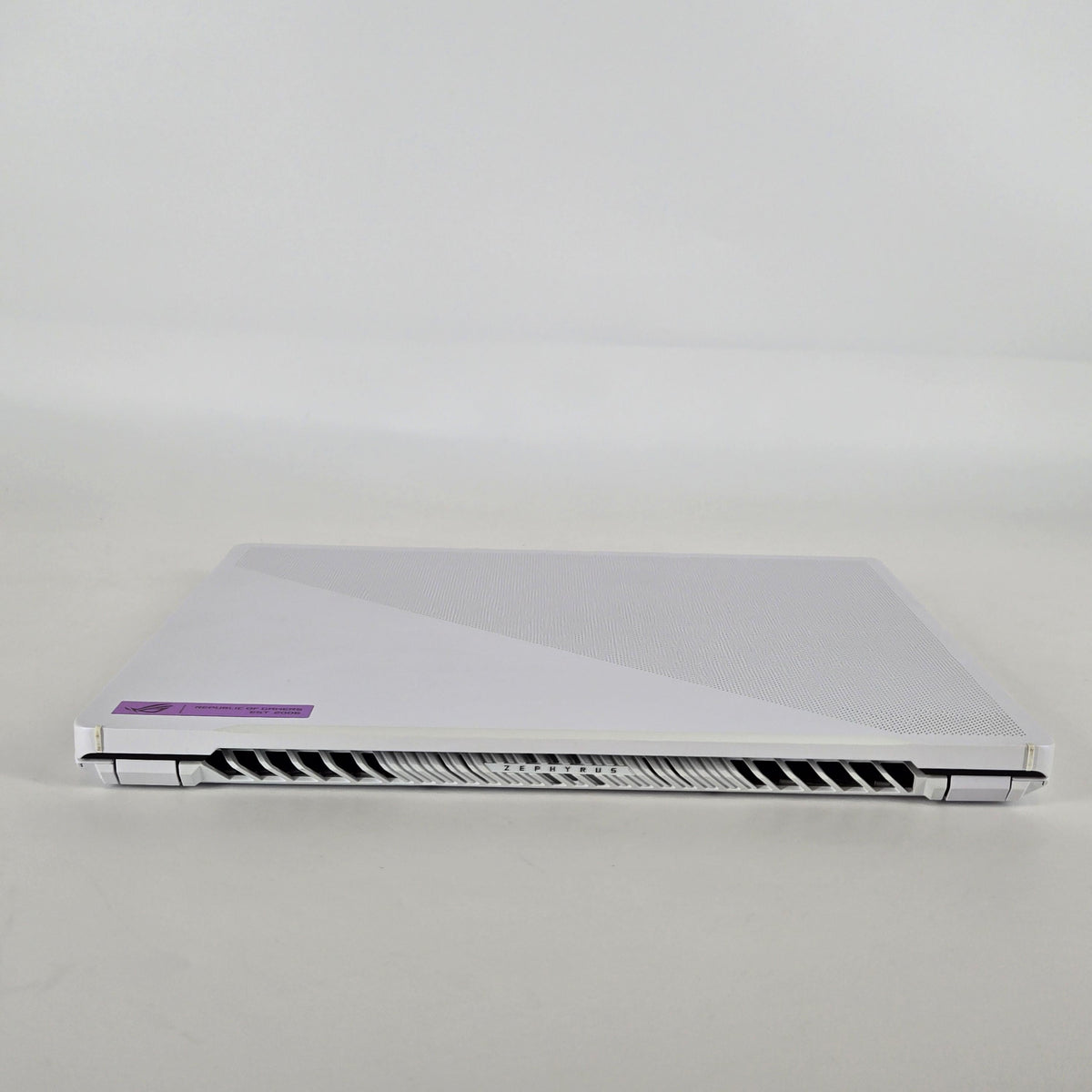 ROG Zephyrus G14 GA402 14 White 3.3 GHz AMD Ryzen 9 6900HS 32GB RAM 1TB Solid State Drive AMD Radeon RX 6800S 8 GB
