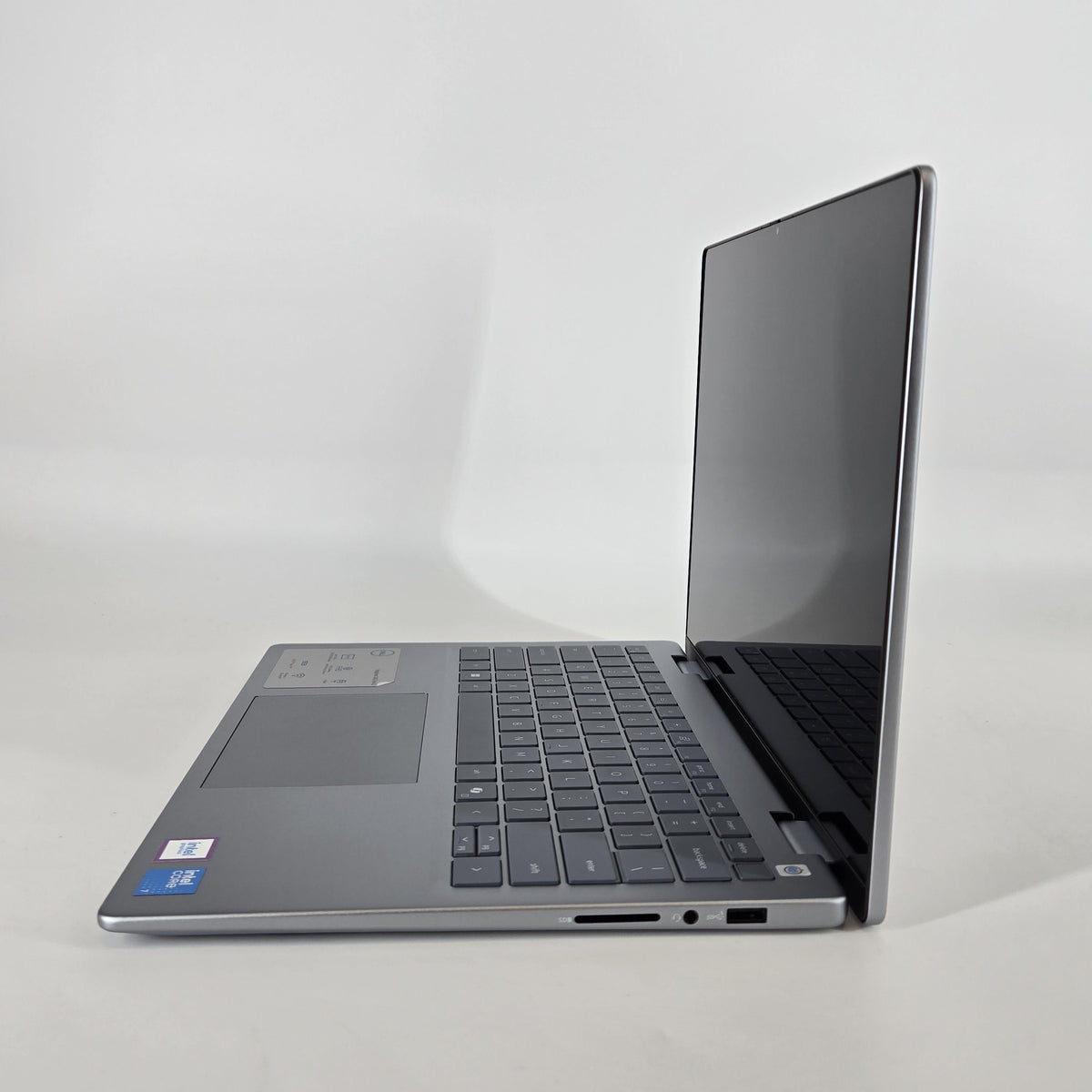 Inspiron 7440 (2-in-1) 14 Blue 1.8 GHz Intel Core 7 32GB RAM 1TB Solid State Drive