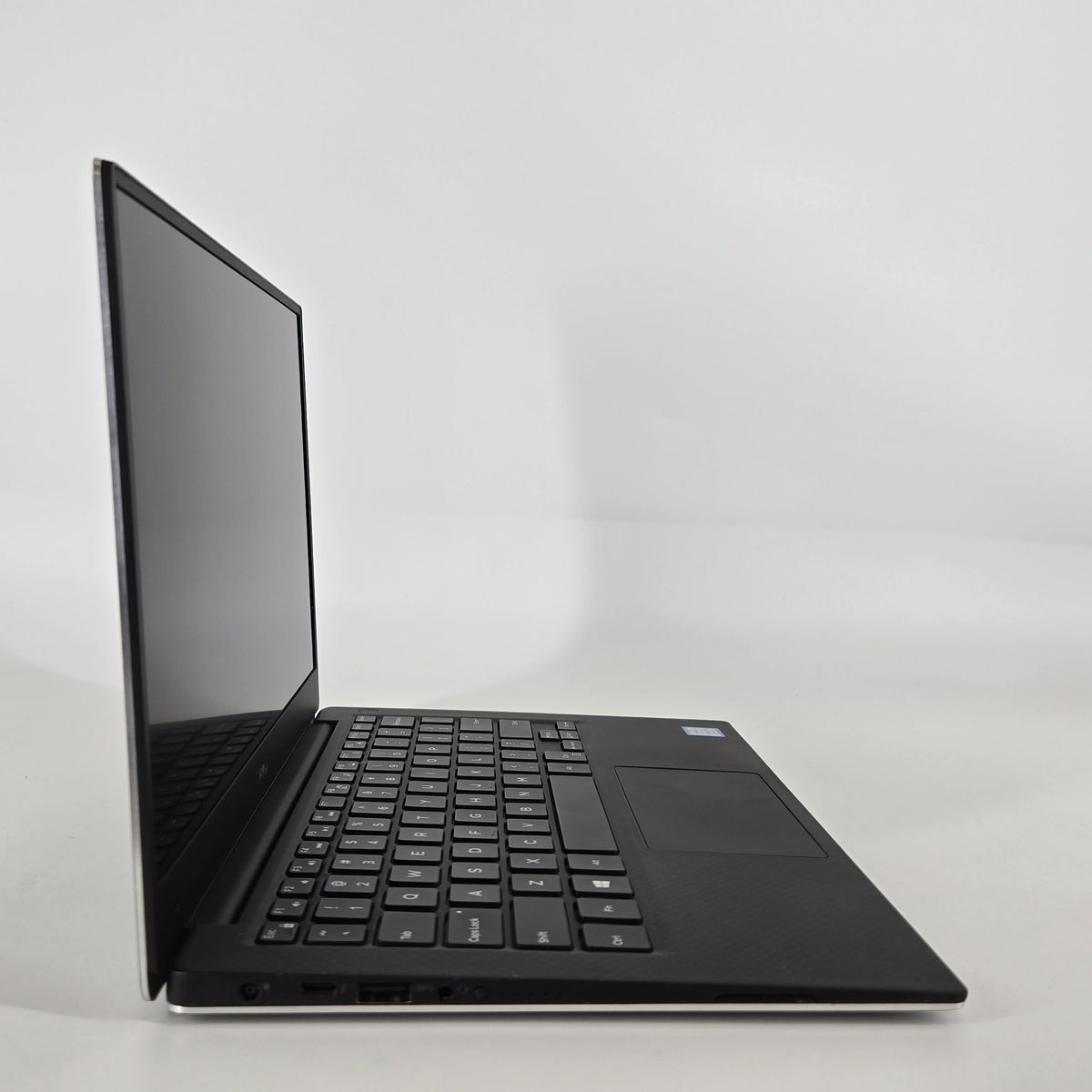 Dell XPS 13 9360 Silver 1.8 GHz Intel Core i7 8th Gen. 8GB RAM 256GB Solid State Drive