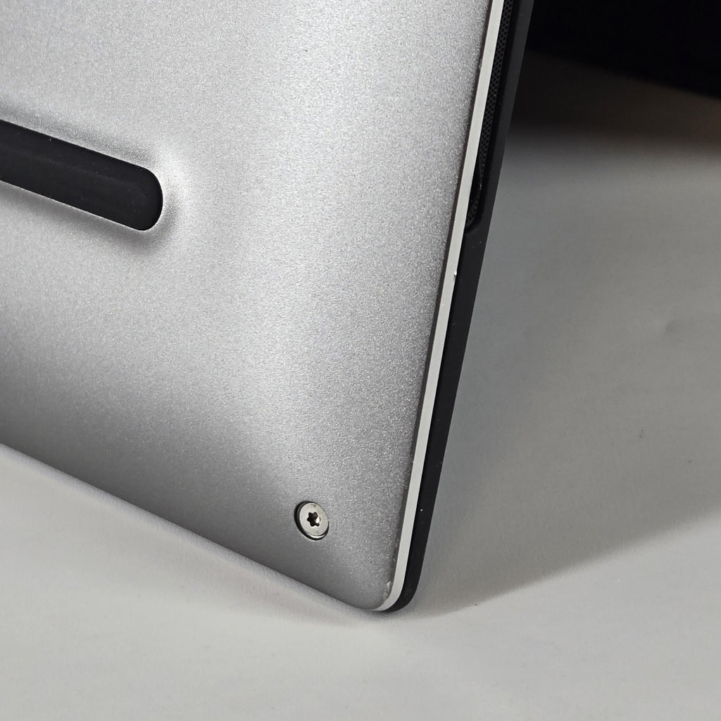 Dell XPS 13 9360 Silver 1.8 GHz Intel Core i7 8th Gen. 8GB RAM 256GB Solid State Drive