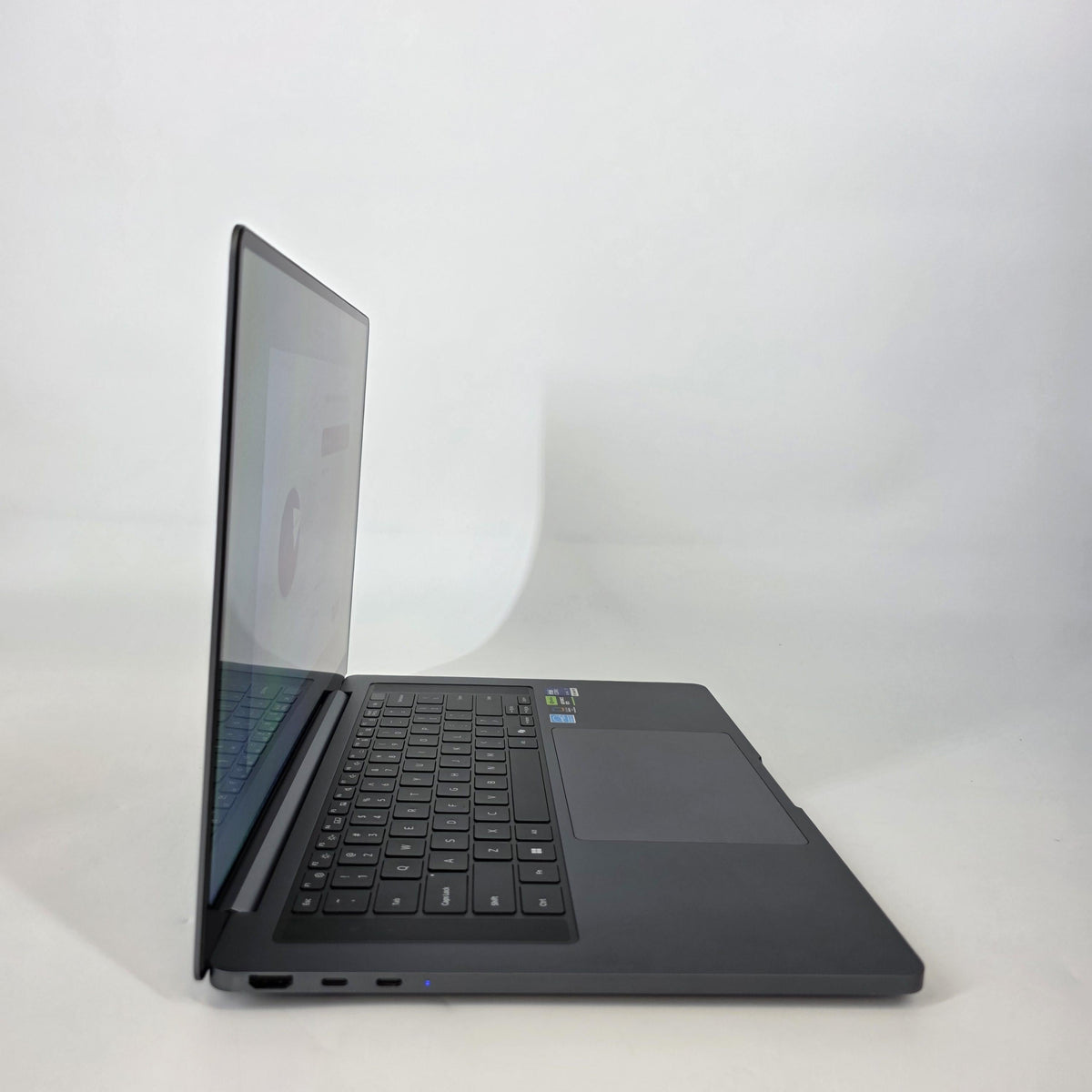 Samsung Galaxy Book6 Ultra 16 Gray Blue 1.9 GHz Intel Core Ultra 7 Series 3 32GB RAM 1TB Solid State Drive NVIDIA GeForce RTX 5070 8 GB