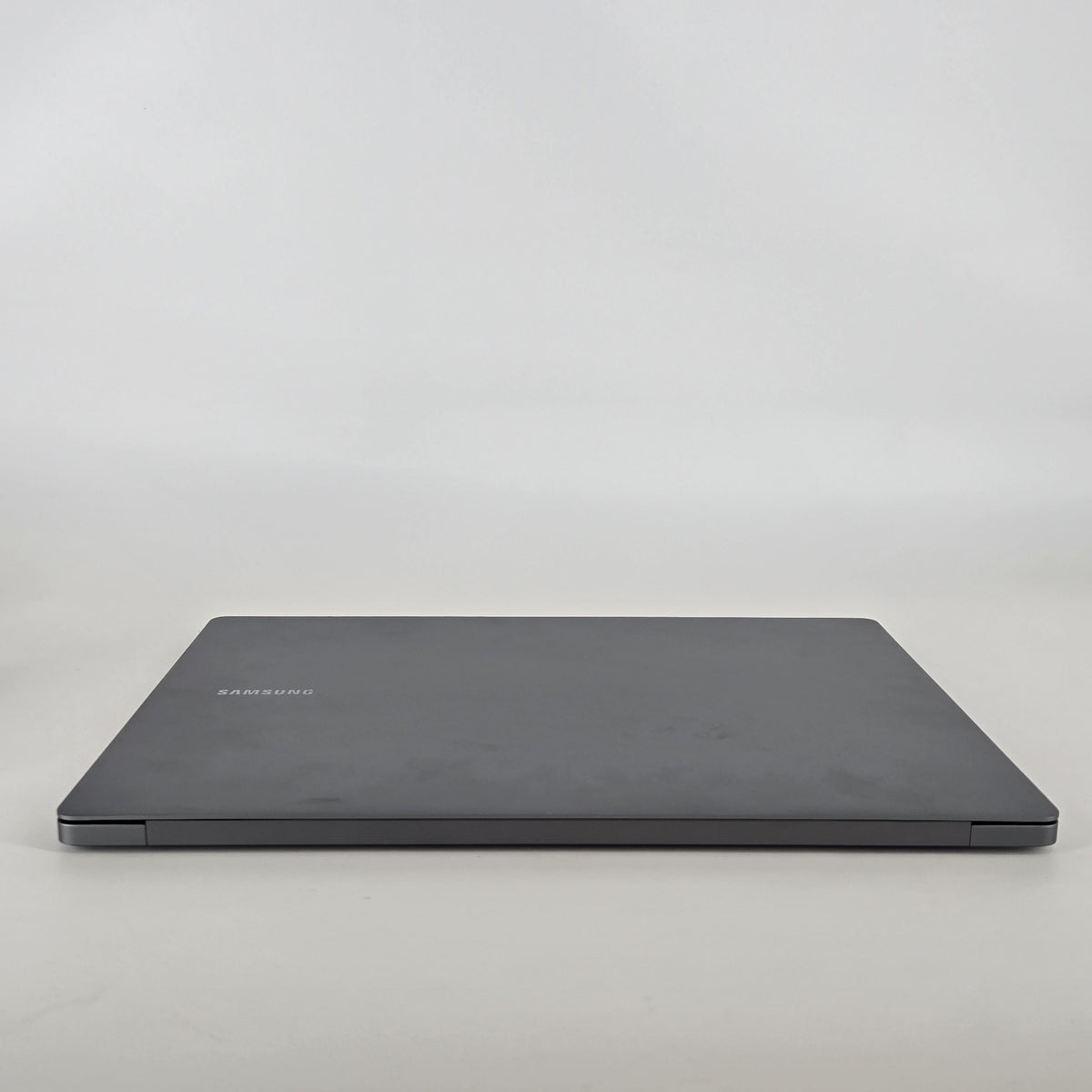 Samsung Galaxy Book5 Pro 16 Gray 2.2 GHz Intel Core Ultra 7 Series 2 16GB RAM 1TB Solid State Drive