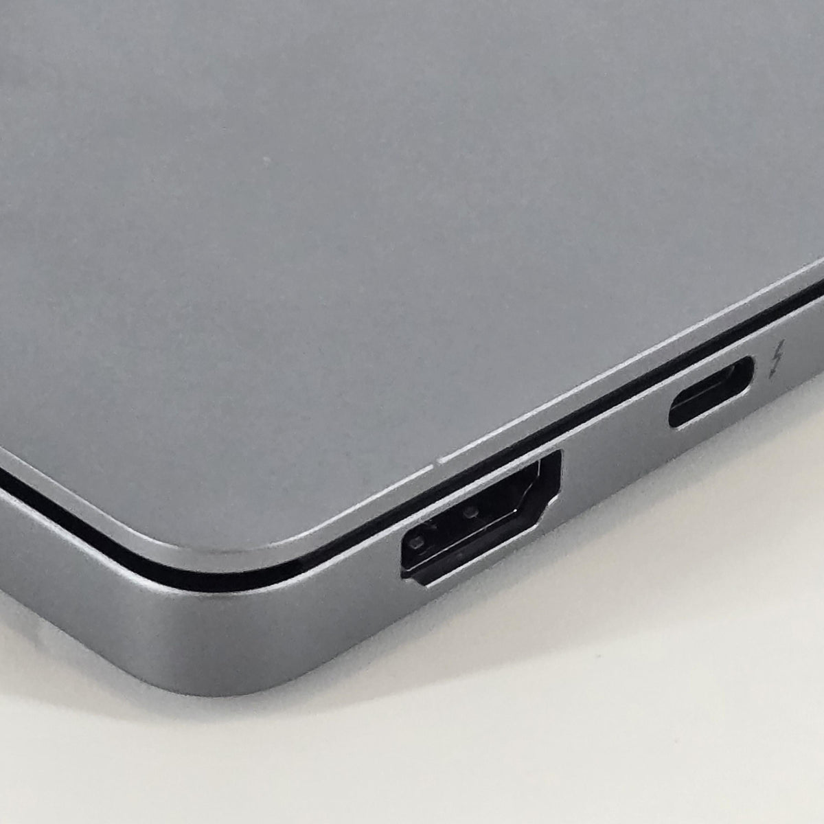 Samsung Galaxy Book5 Pro 16 Gray 2.2 GHz Intel Core Ultra 7 Series 2 16GB RAM 1TB Solid State Drive
