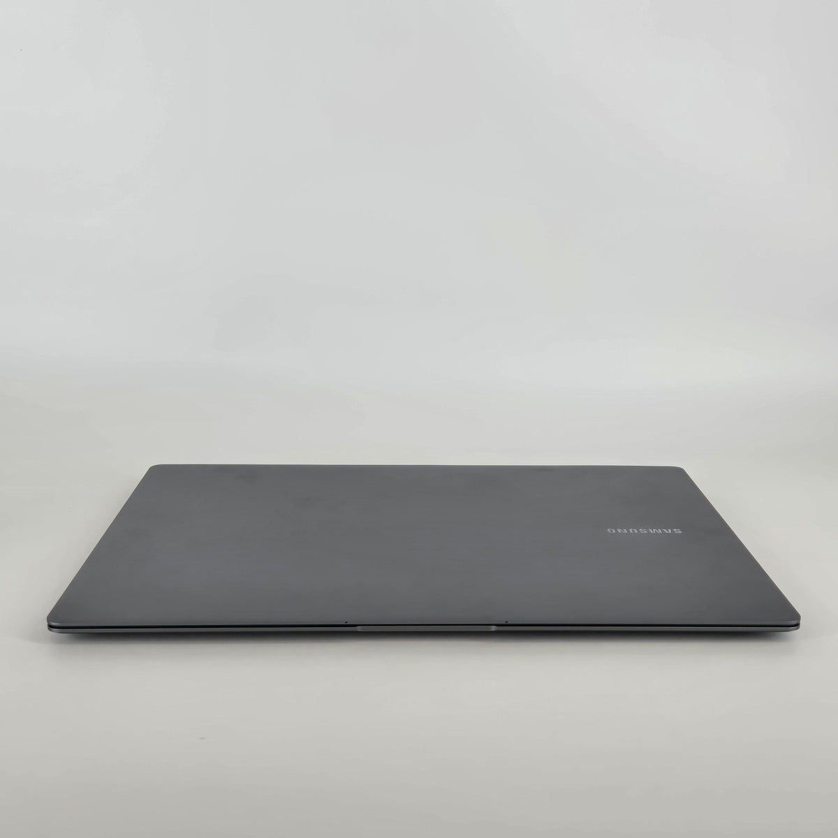 Samsung Galaxy Book5 Pro 16 Gray 2.2 GHz Intel Core Ultra 7 Series 2 16GB RAM 1TB Solid State Drive