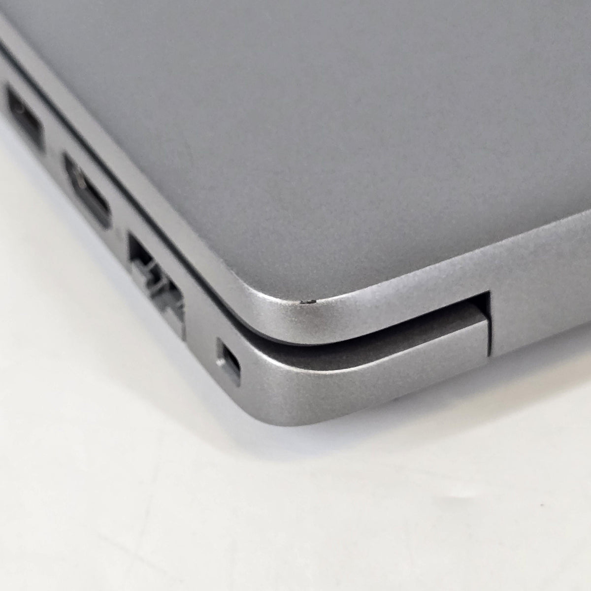 Dell Latitude 5550 15.6 Gray 1.6 GHz Intel Core Ultra 5 32GB RAM 256GB Solid State Drive