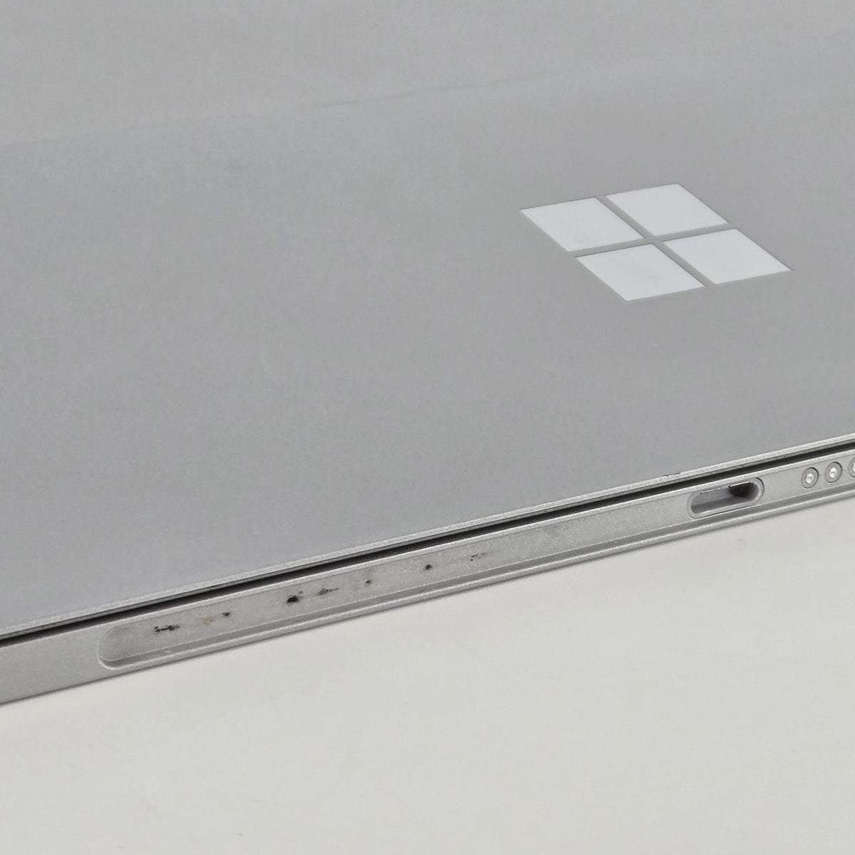 Surface Pro 4 12.3 Silver WiFi 2.4 GHz Intel Core i5 6th Gen. 4GB RAM 128GB Solid State Drive